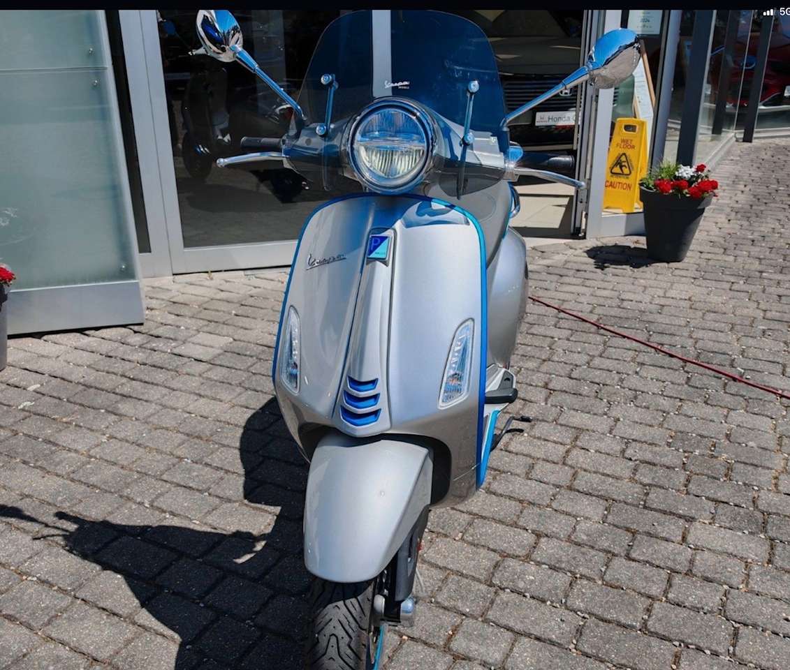 Vespa Elettrica 70 km/h Elettrica - Pure Electric 70 Km/h Motociclo