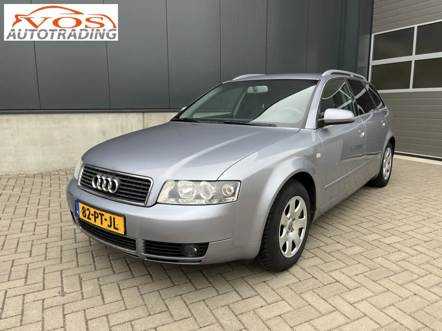 Audi A4 Avant 2.0 MT Gris - 1