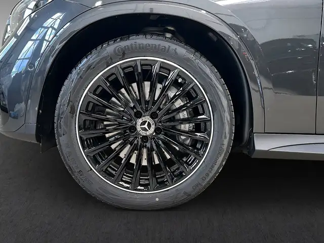 Mercedes-Benz 220 view 7