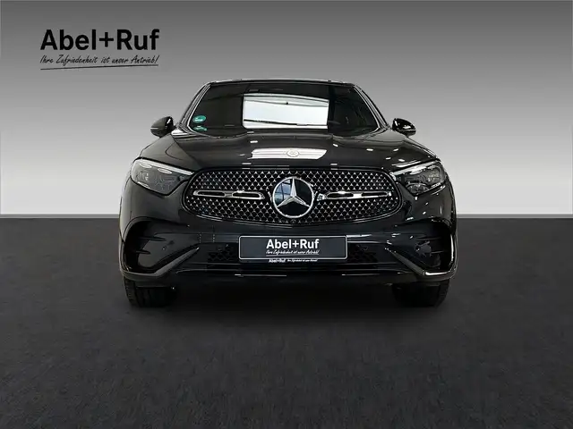Mercedes-Benz 220 view 2