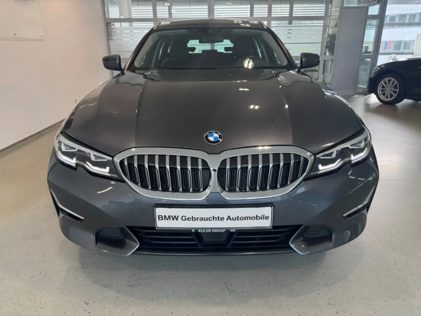 BMW 320 d A Touring Pano Navi Leder Sportsitze Tempomat Hi Grau - 2