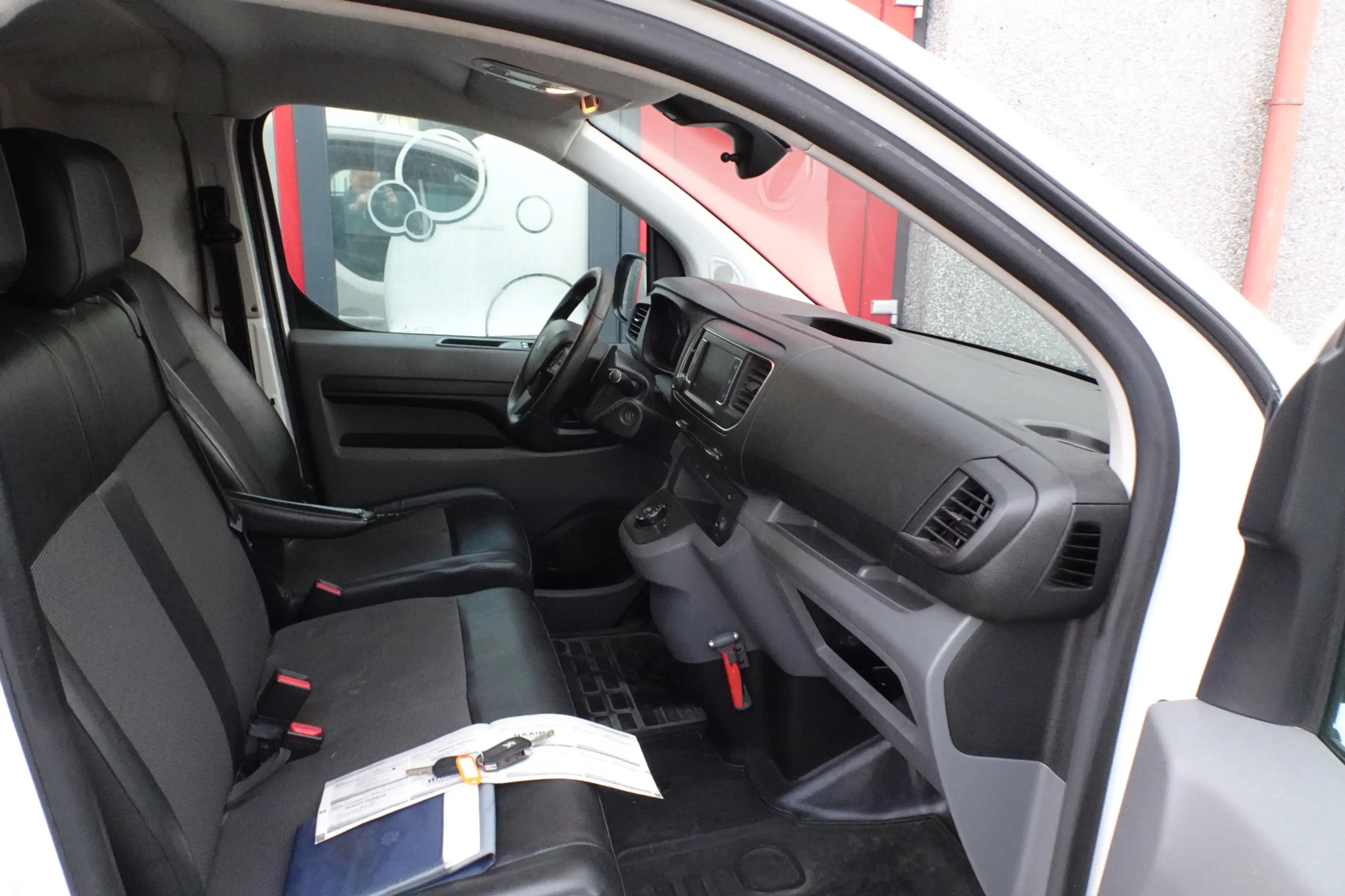 Peugeot Expert 231L 2.0 BlueHDI 180 Premium Pack airco 3 zits — photo 9