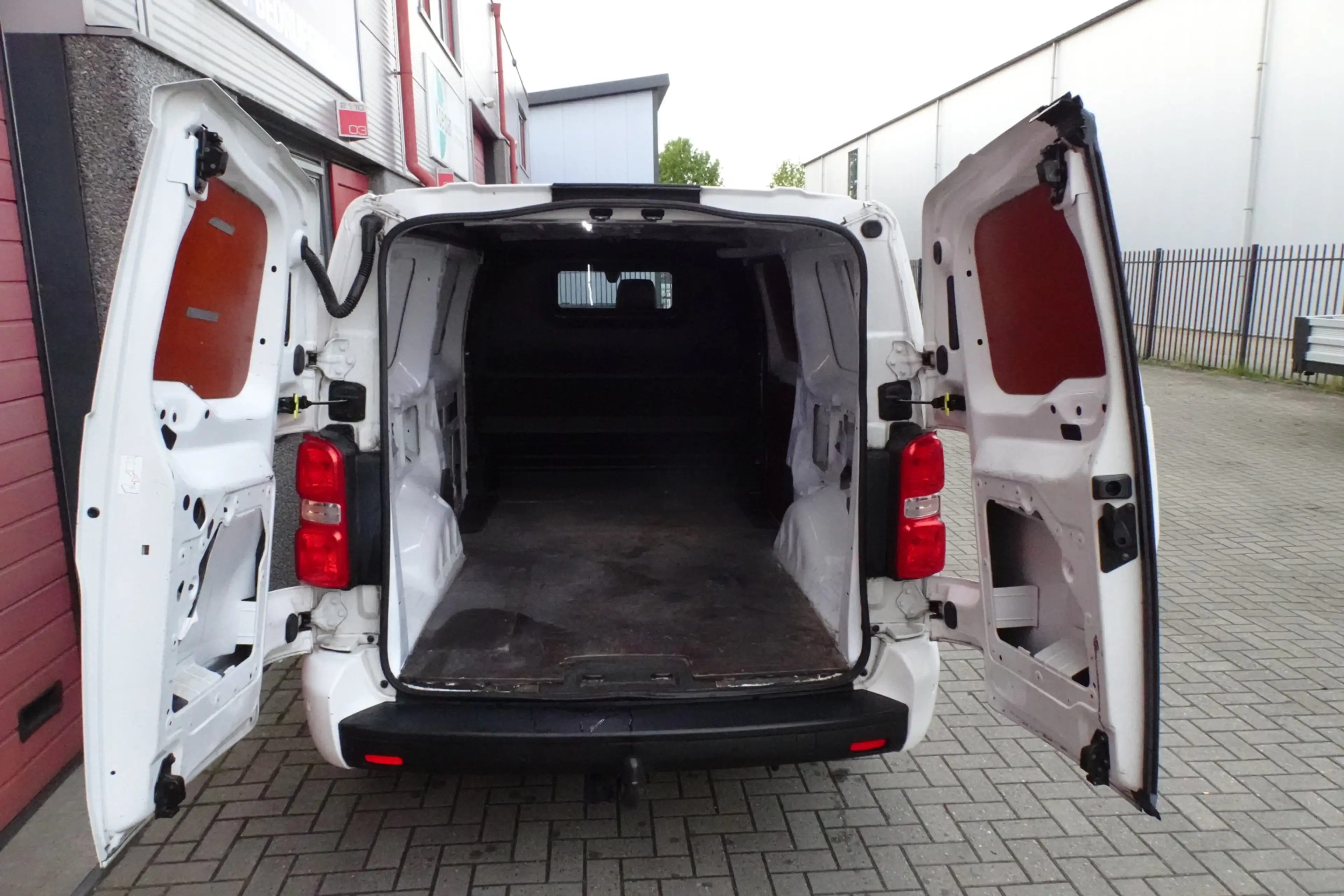 Peugeot Expert 231L 2.0 BlueHDI 180 Premium Pack airco 3 zits — photo 15