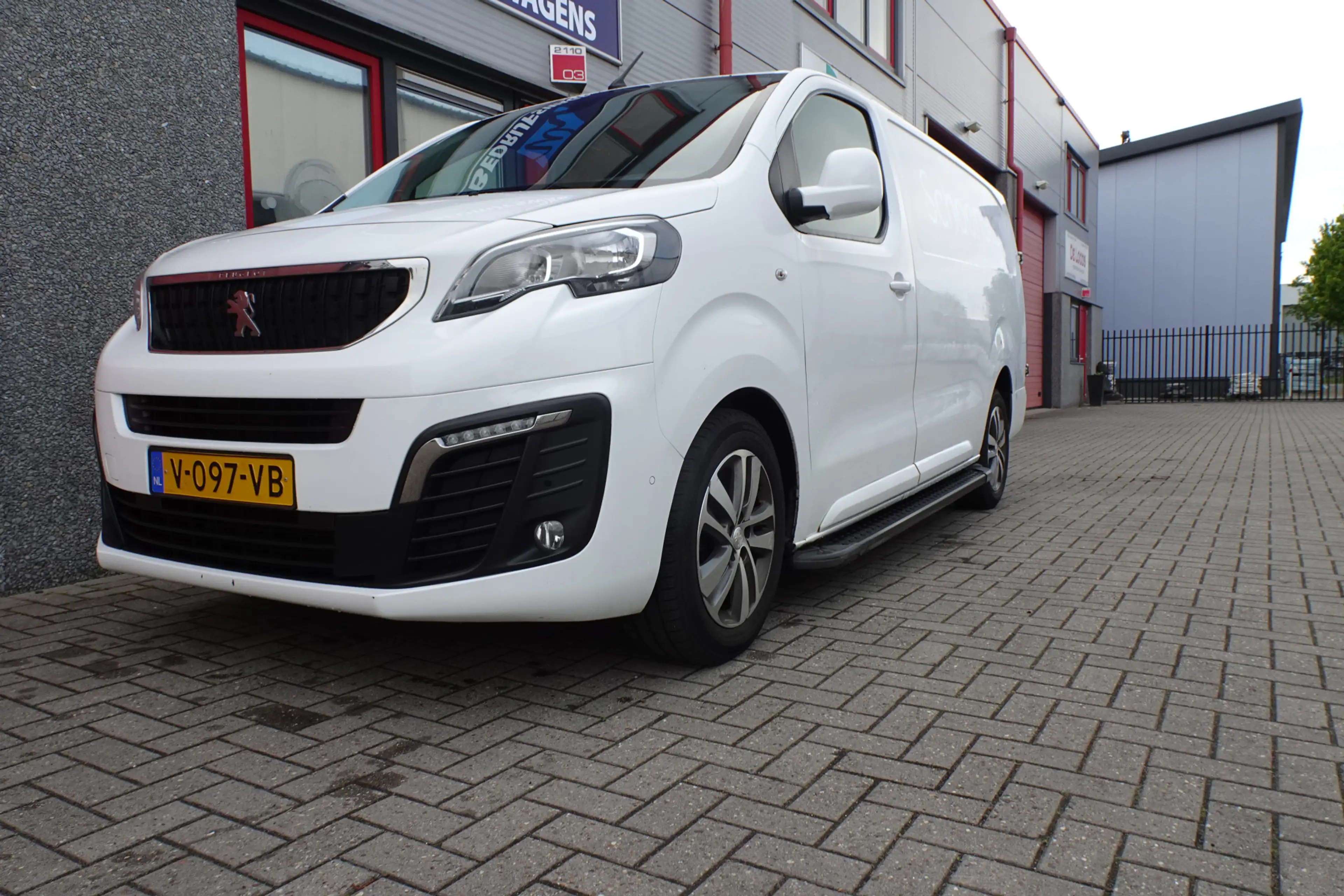 Peugeot Expert 231L 2.0 BlueHDI 180 Premium Pack airco 3 zits — photo 10