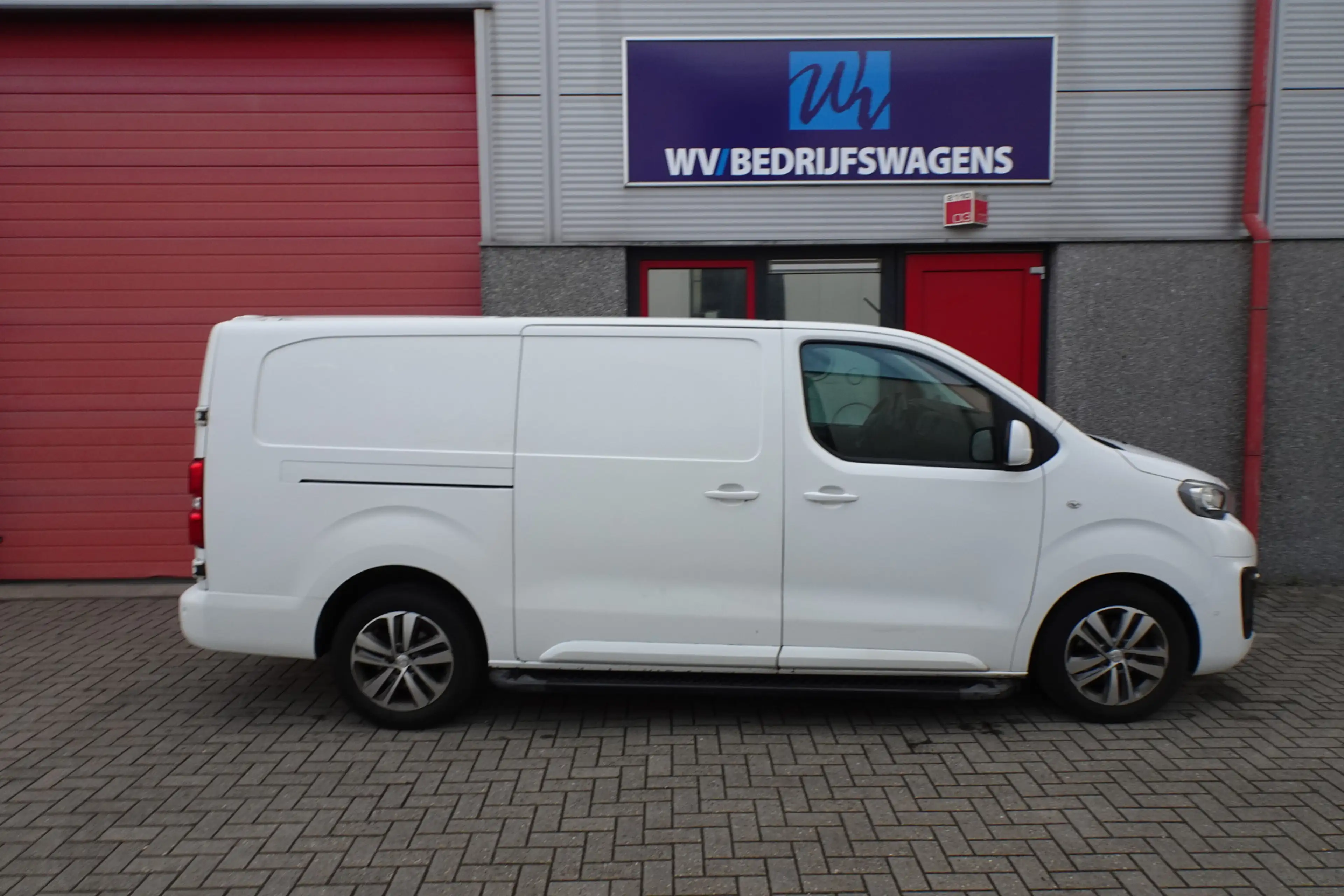 Peugeot Expert 231L 2.0 BlueHDI 180 Premium Pack airco 3 zits — photo 6