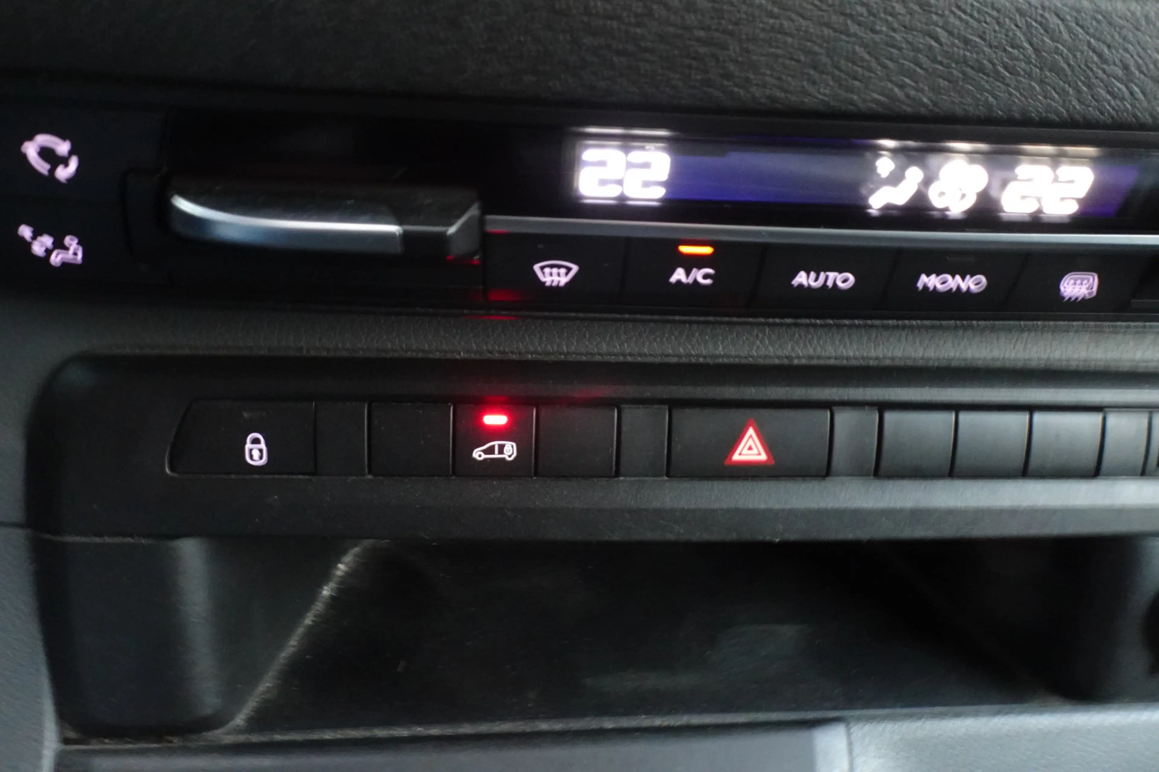 Peugeot Expert 231L 2.0 BlueHDI 180 Premium Pack airco 3 zits — photo 11