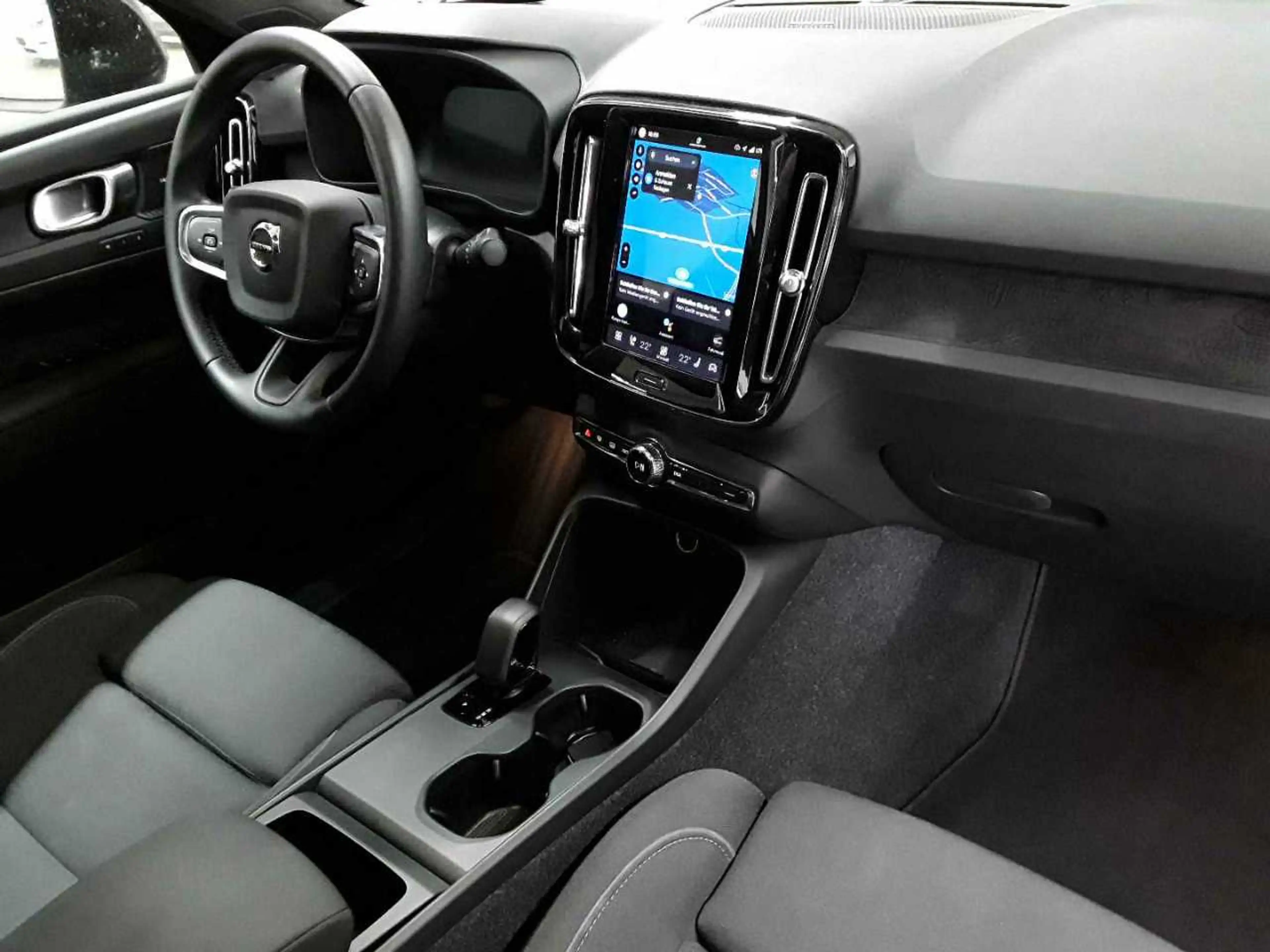 Volvo EC40 EC40 Ext. Range RWD Plus Dark Pixel AHK — photo 9