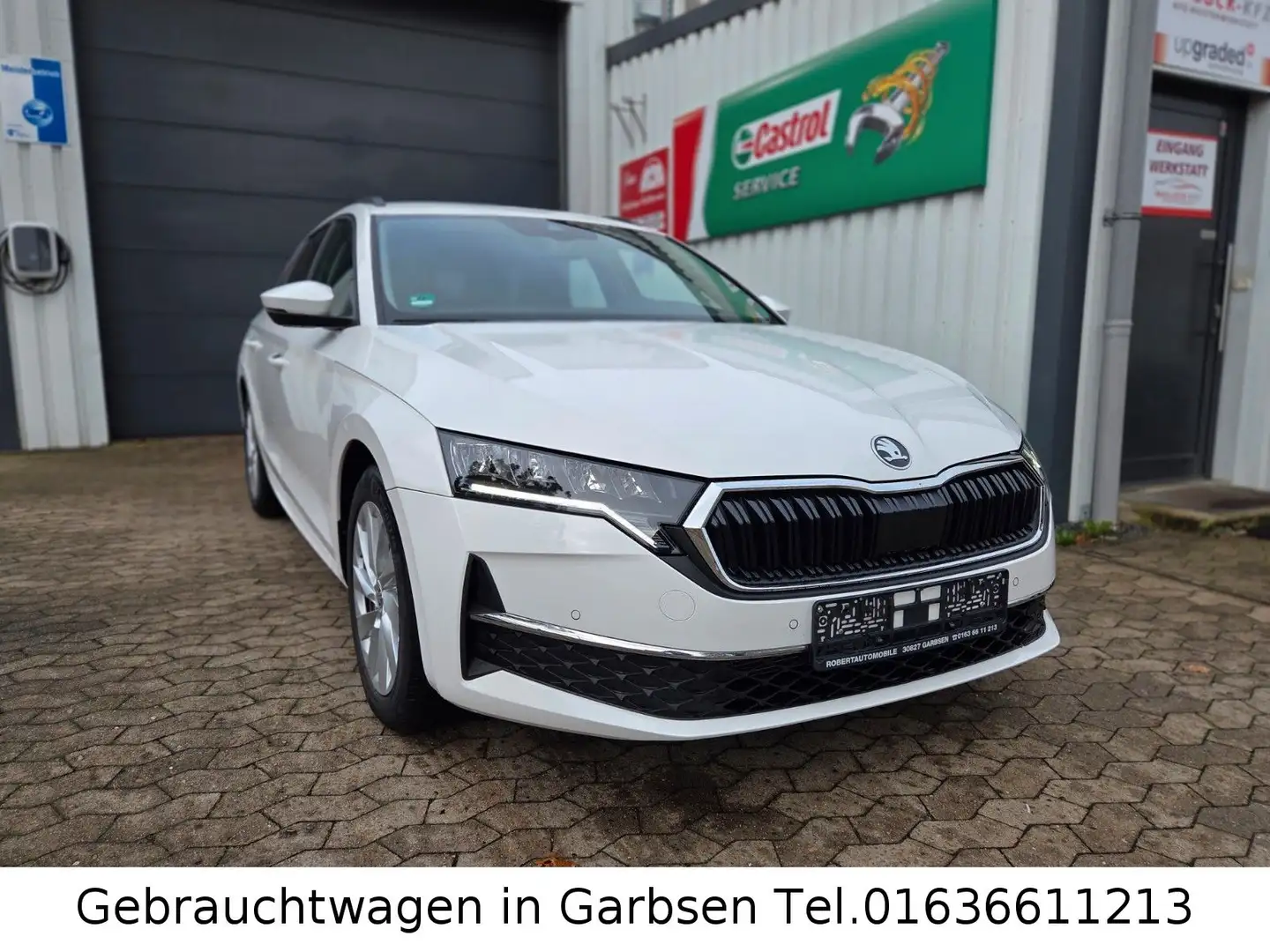 Skoda Octavia Combi 2.0 TDI Selection FACELIFT Kamera AppleCar Weiß - 2