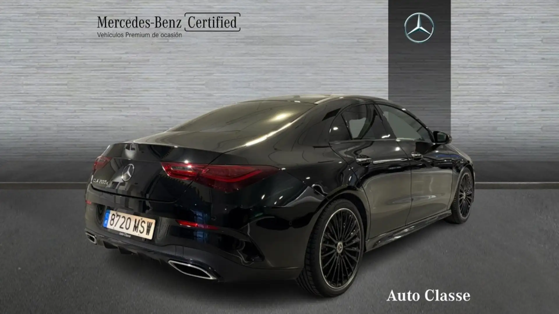 Mercedes-Benz CLA 200 -CLASS D AMG LINE Schwarz - 2