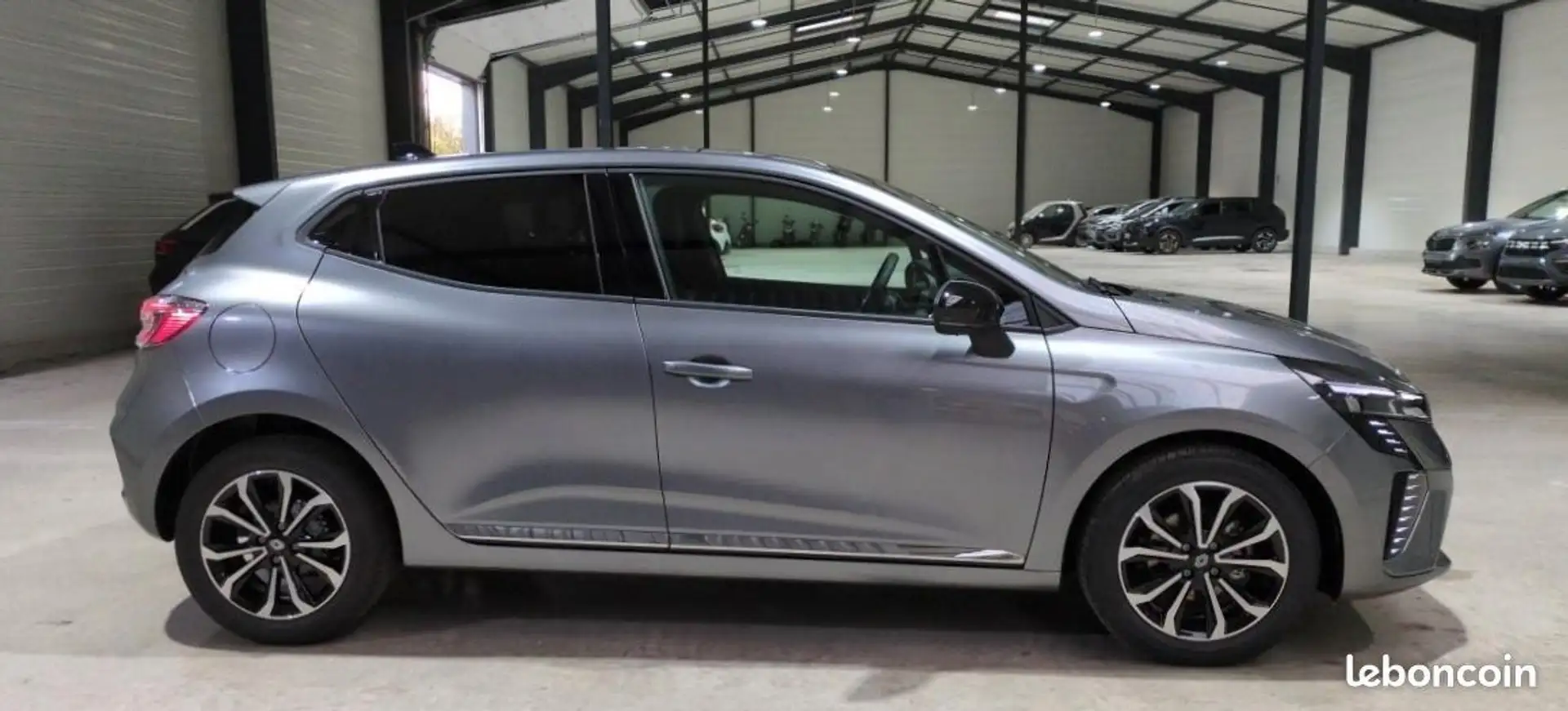 Renault Clio TCE 90 CH GSR2 TECHNO NEUF 0KM + CAMERA REMISE DE 20% Gris - 2