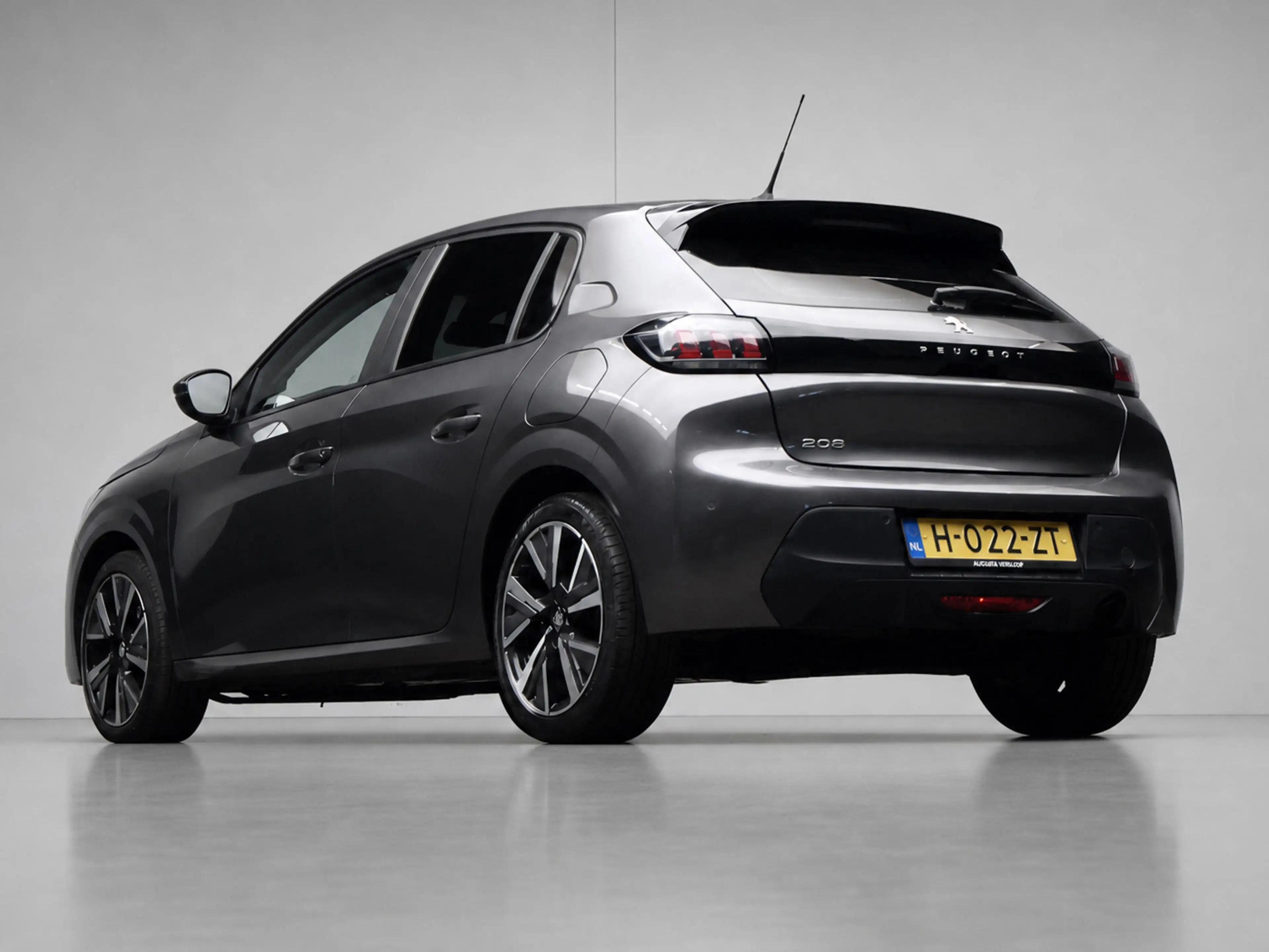 Peugeot 208 1.2 PureTech Allure Sport (APPLE CARPLAY,NAVI,CAME — photo 4