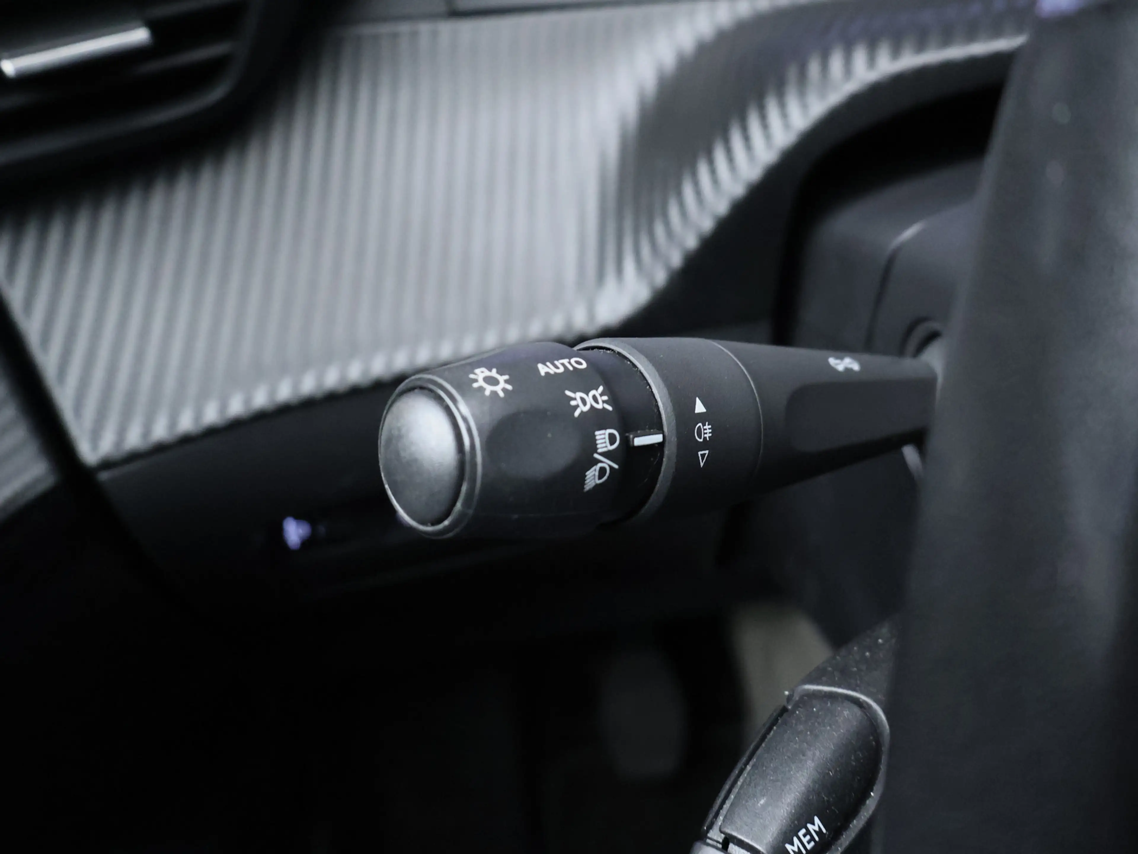 Peugeot 208 1.2 PureTech Allure Sport (APPLE CARPLAY,NAVI,CAME — photo 8