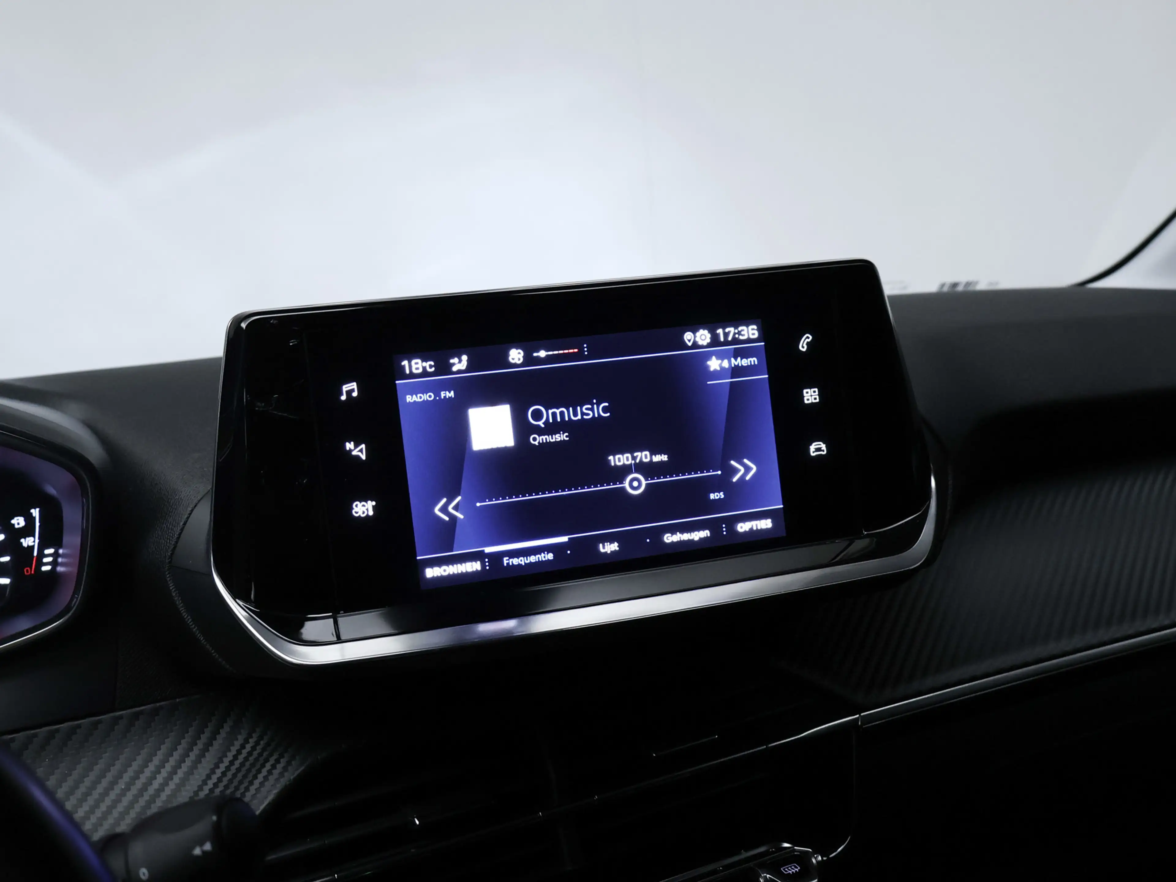 Peugeot 208 1.2 PureTech Allure Sport (APPLE CARPLAY,NAVI,CAME — photo 17