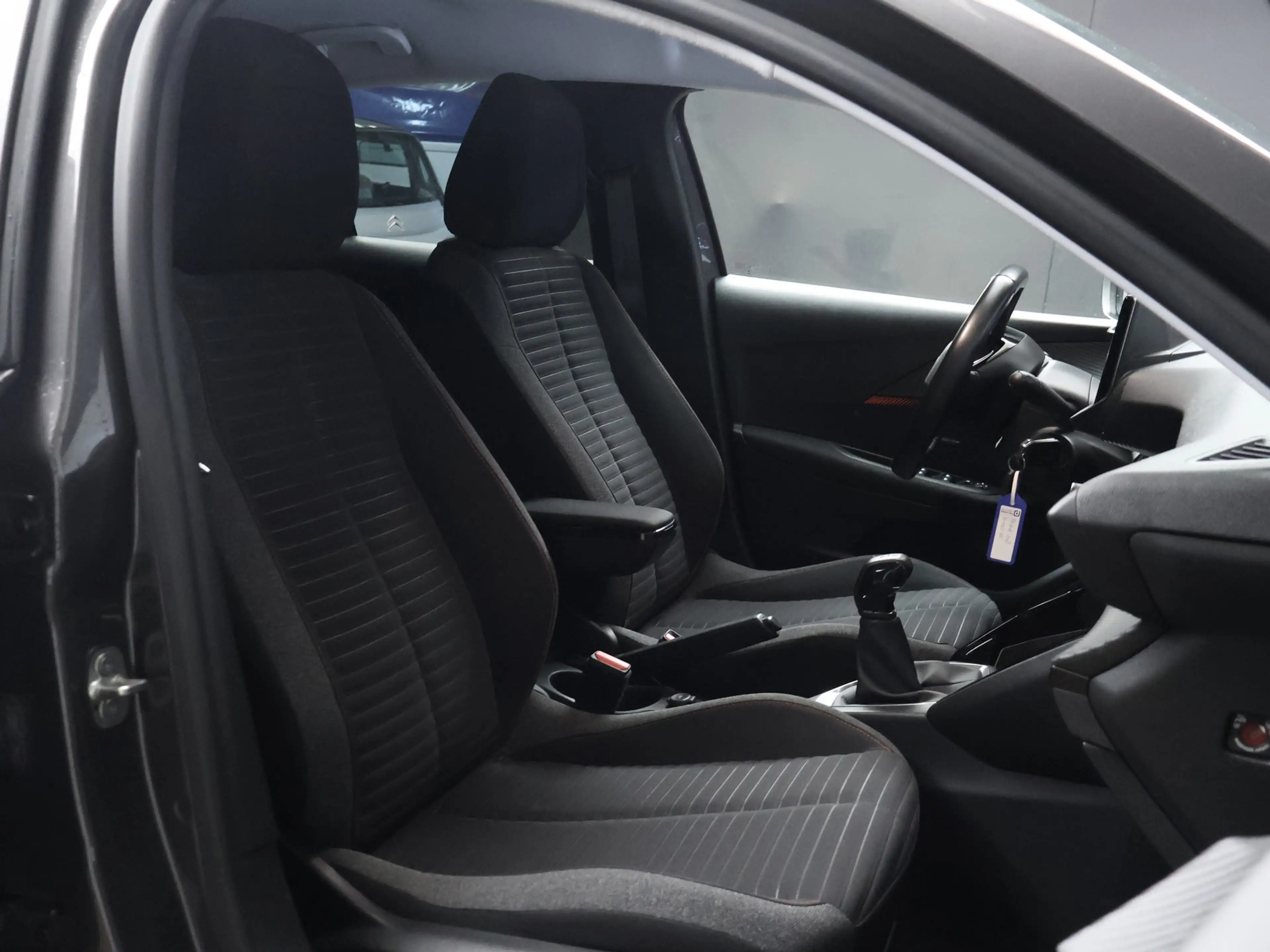 Peugeot 208 1.2 PureTech Allure Sport (APPLE CARPLAY,NAVI,CAME — photo 24