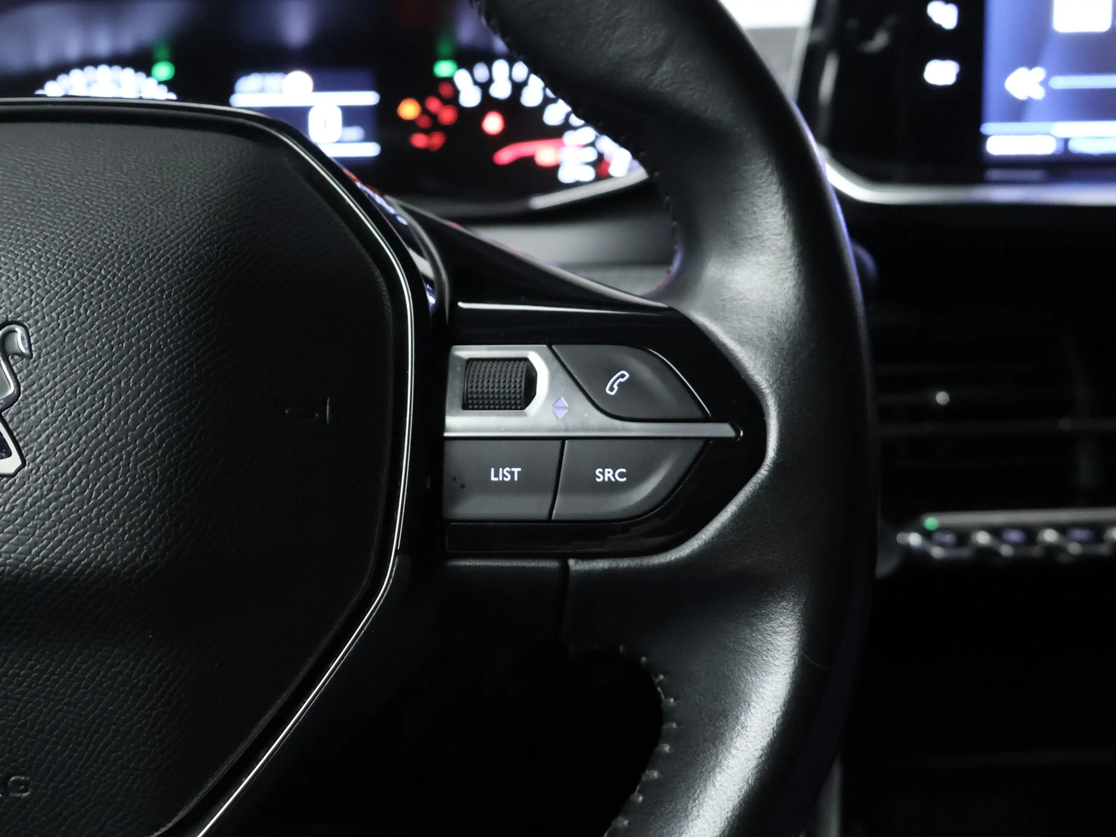 Peugeot 208 1.2 PureTech Allure Sport (APPLE CARPLAY,NAVI,CAME — photo 11