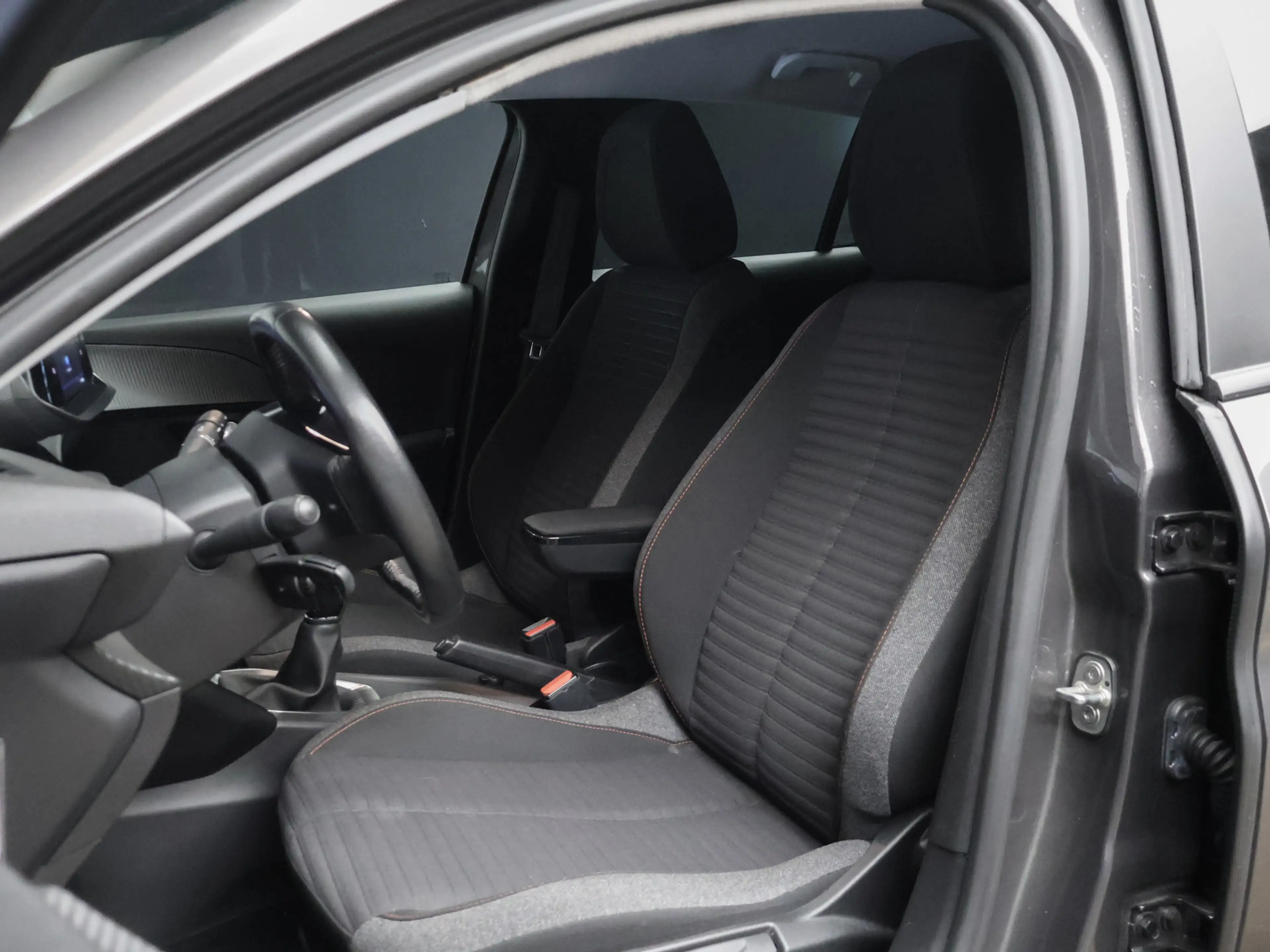 Peugeot 208 1.2 PureTech Allure Sport (APPLE CARPLAY,NAVI,CAME — photo 23