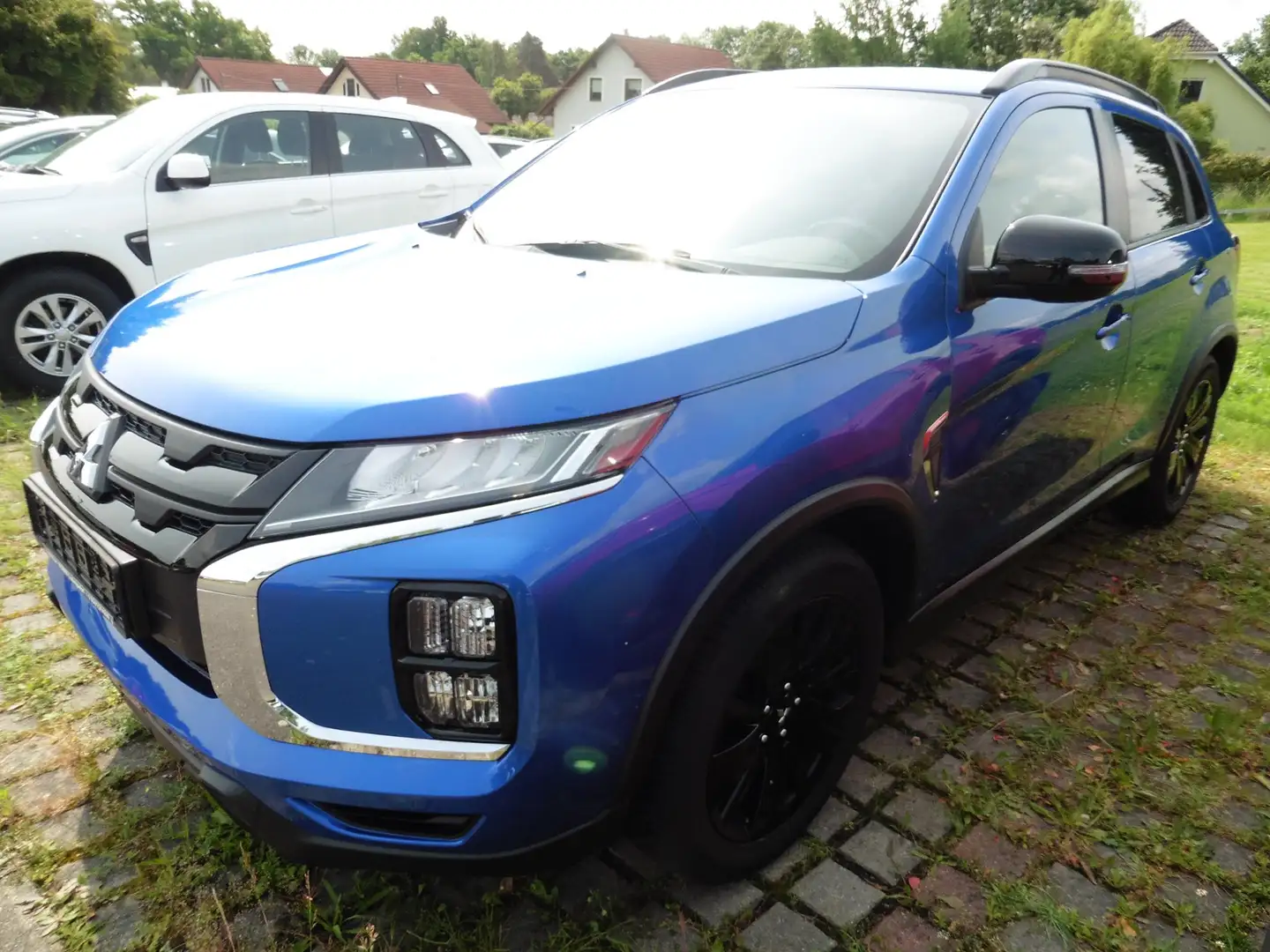 Mitsubishi ASX 2.0 2WD CVT Spirit+, LED Blau - 1