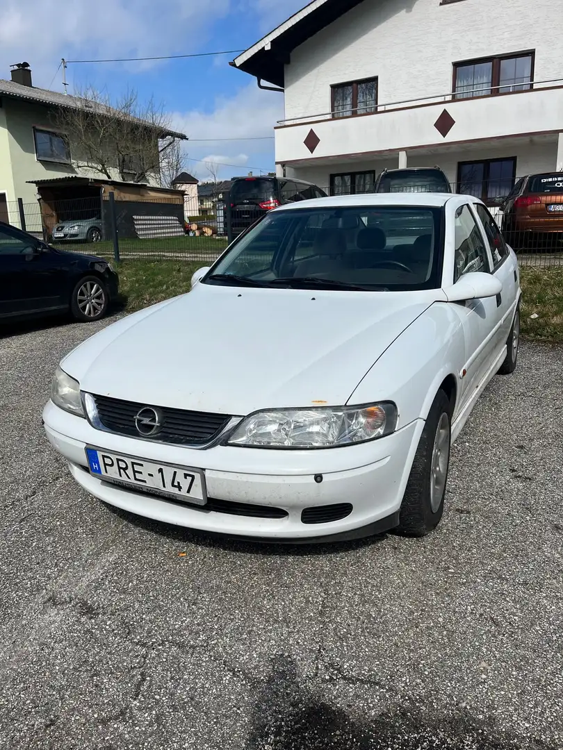 Opel Vectra 1.6 Edition 100 Bianco - 1