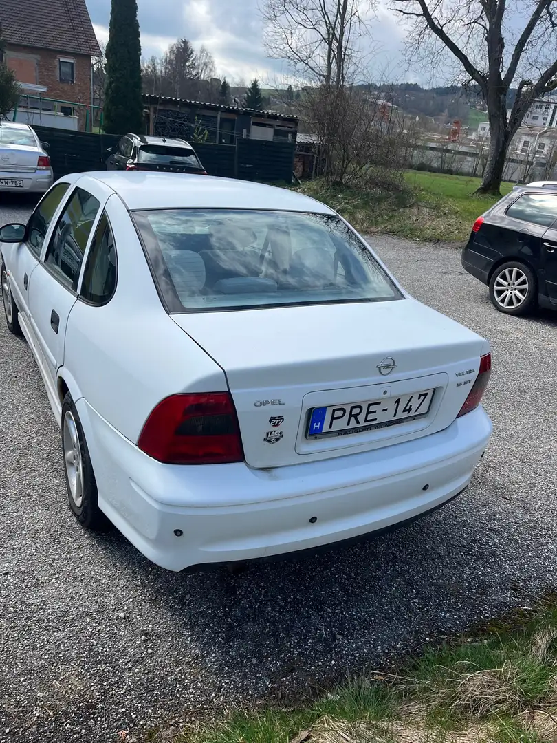Opel Vectra 1.6 Edition 100 Bianco - 2