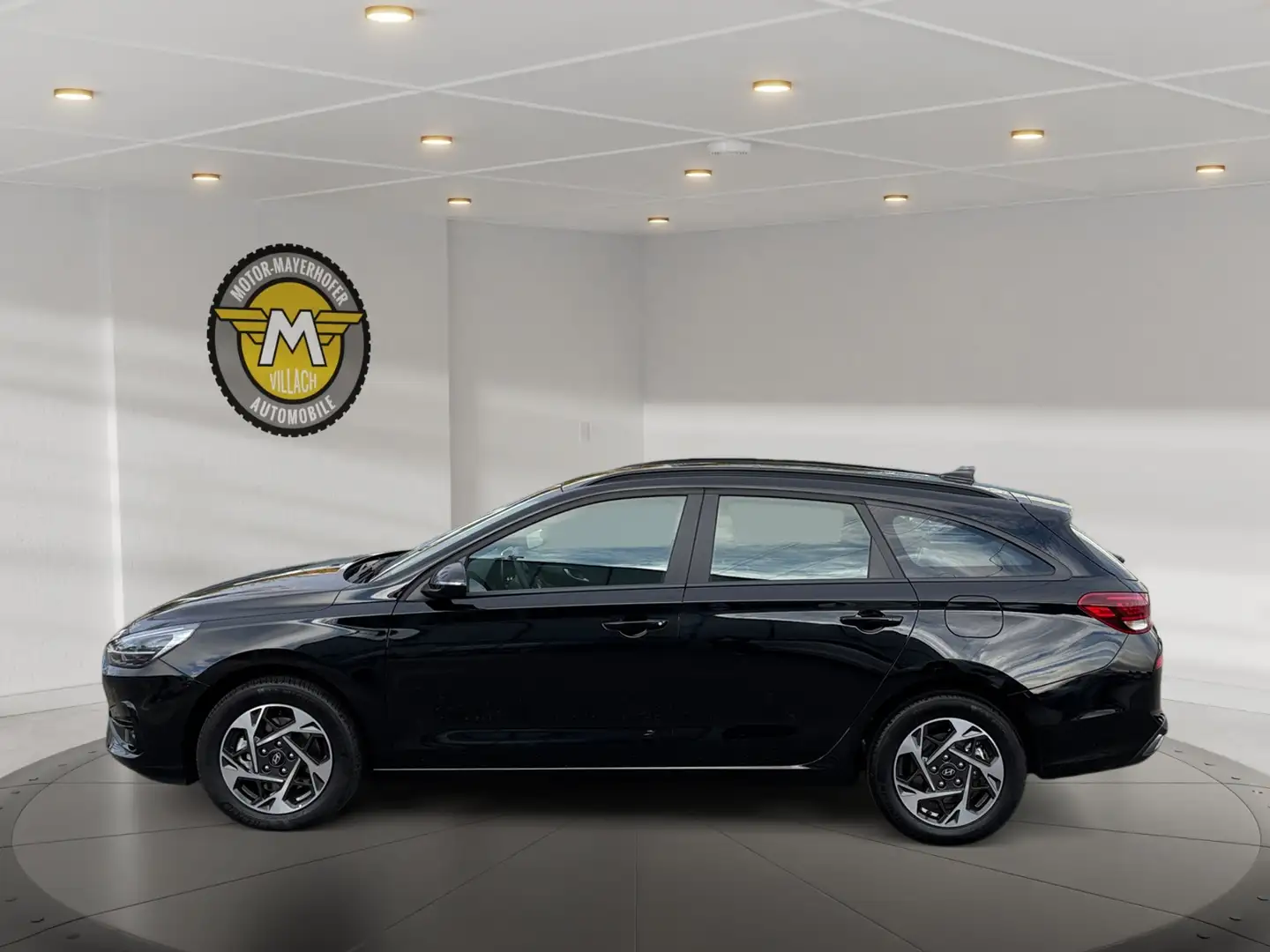 Hyundai i30 i30 KOMBI GO 1.5 DPI Zwart - 1