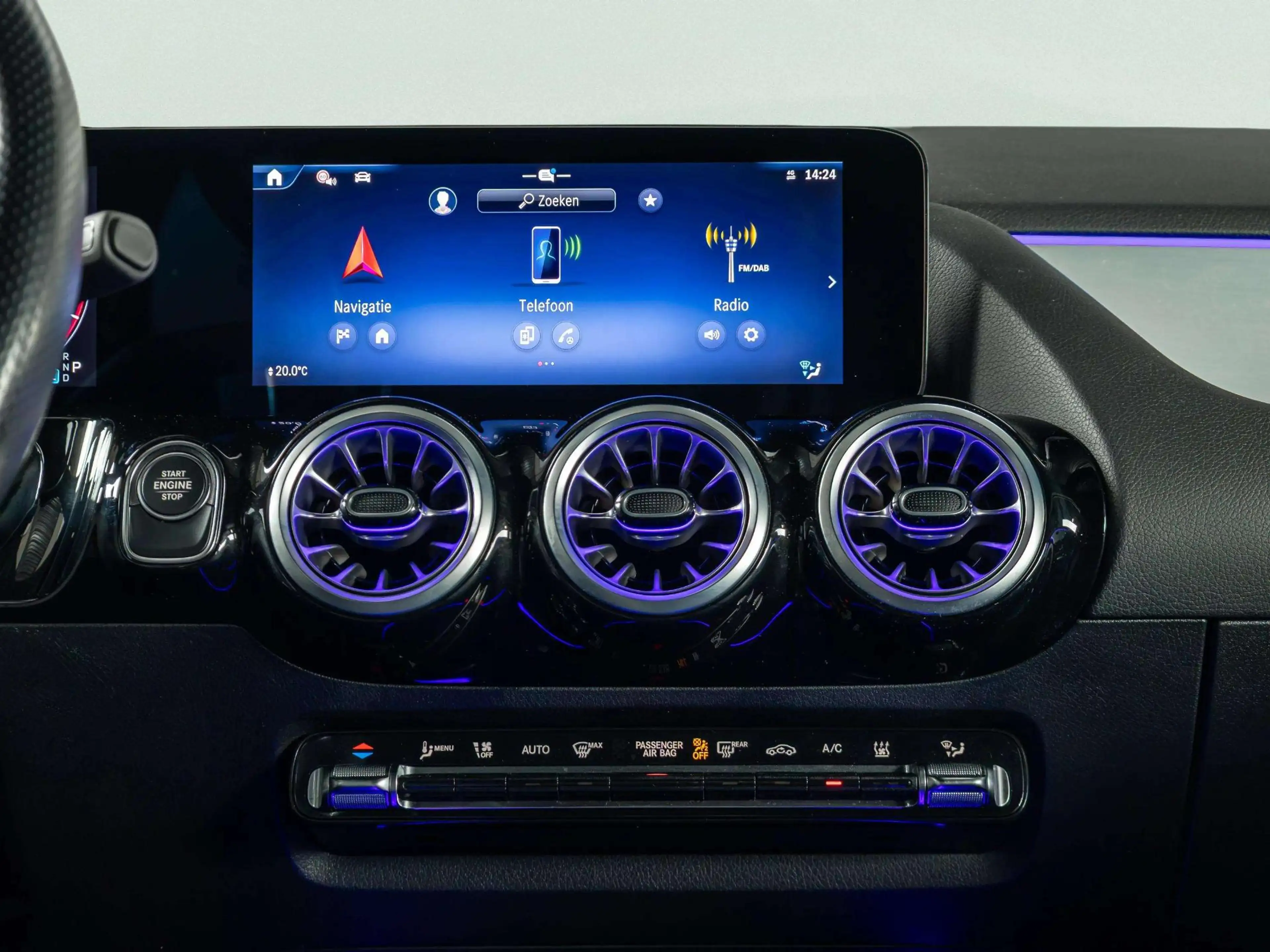 Mercedes-Benz GLA 250 e AMG Line — photo 15