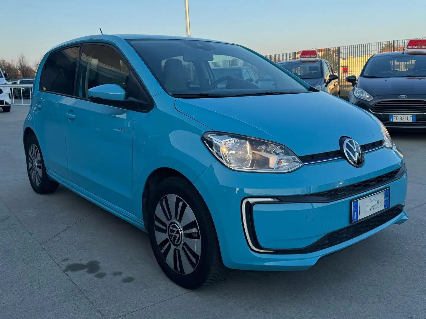 Volkswagen e-up! 83CV 5p AUTOMATICA SENSORI RETROCAMERA CLIMA AUTO Modrá - 1