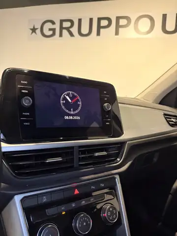 Volkswagen T-Roc view 13
