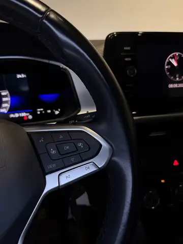 Volkswagen T-Roc view 11