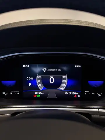 Volkswagen T-Roc view 12