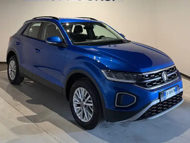Volkswagen T-Roc view 2