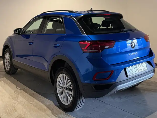 Volkswagen T-Roc view 4