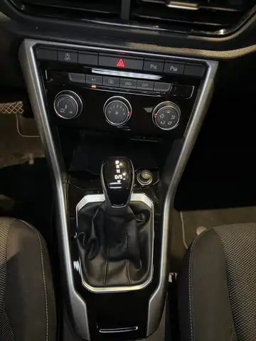 Volkswagen T-Roc view 14