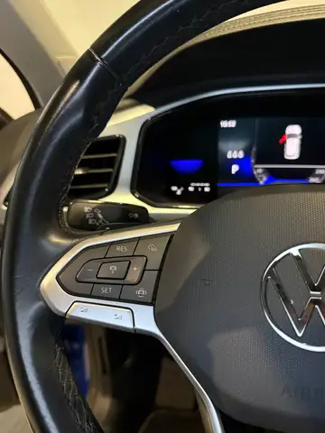 Volkswagen T-Roc view 10