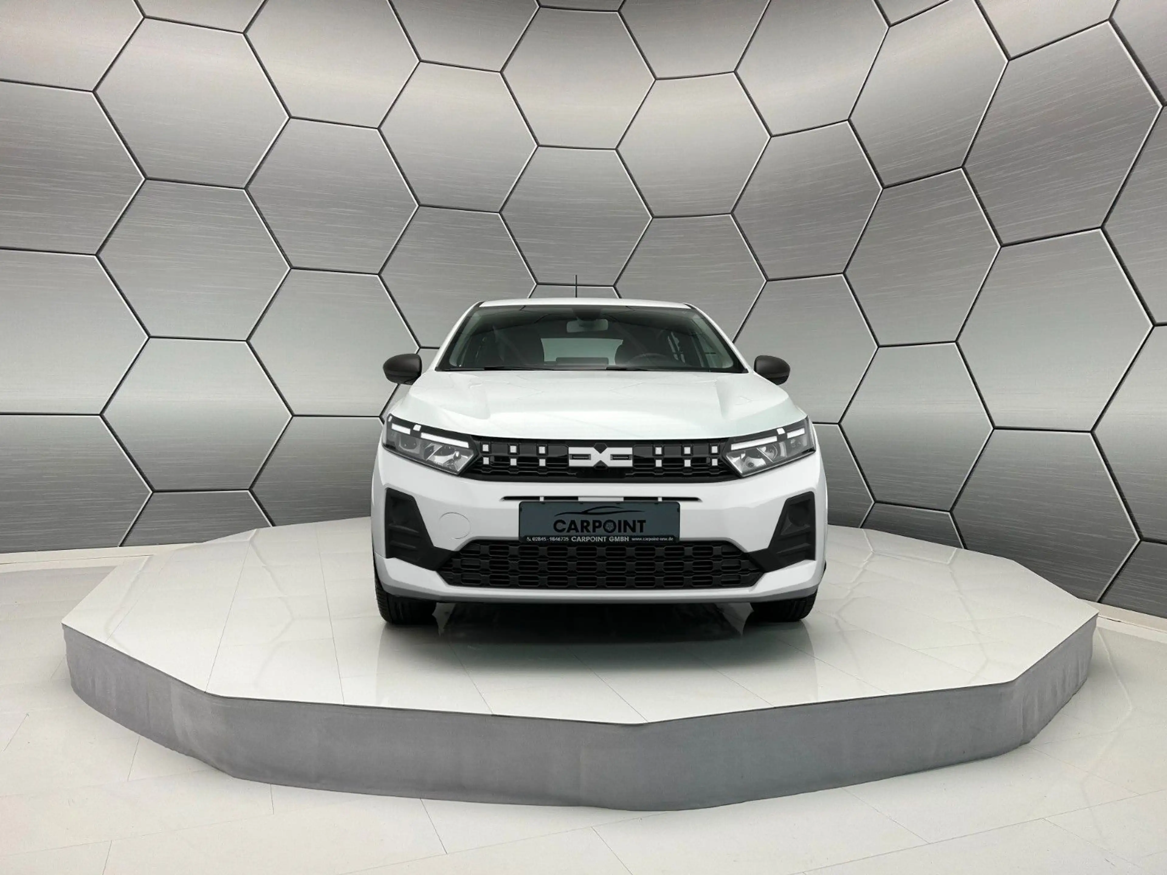Dacia Sandero SCe 65 Essential — photo 8