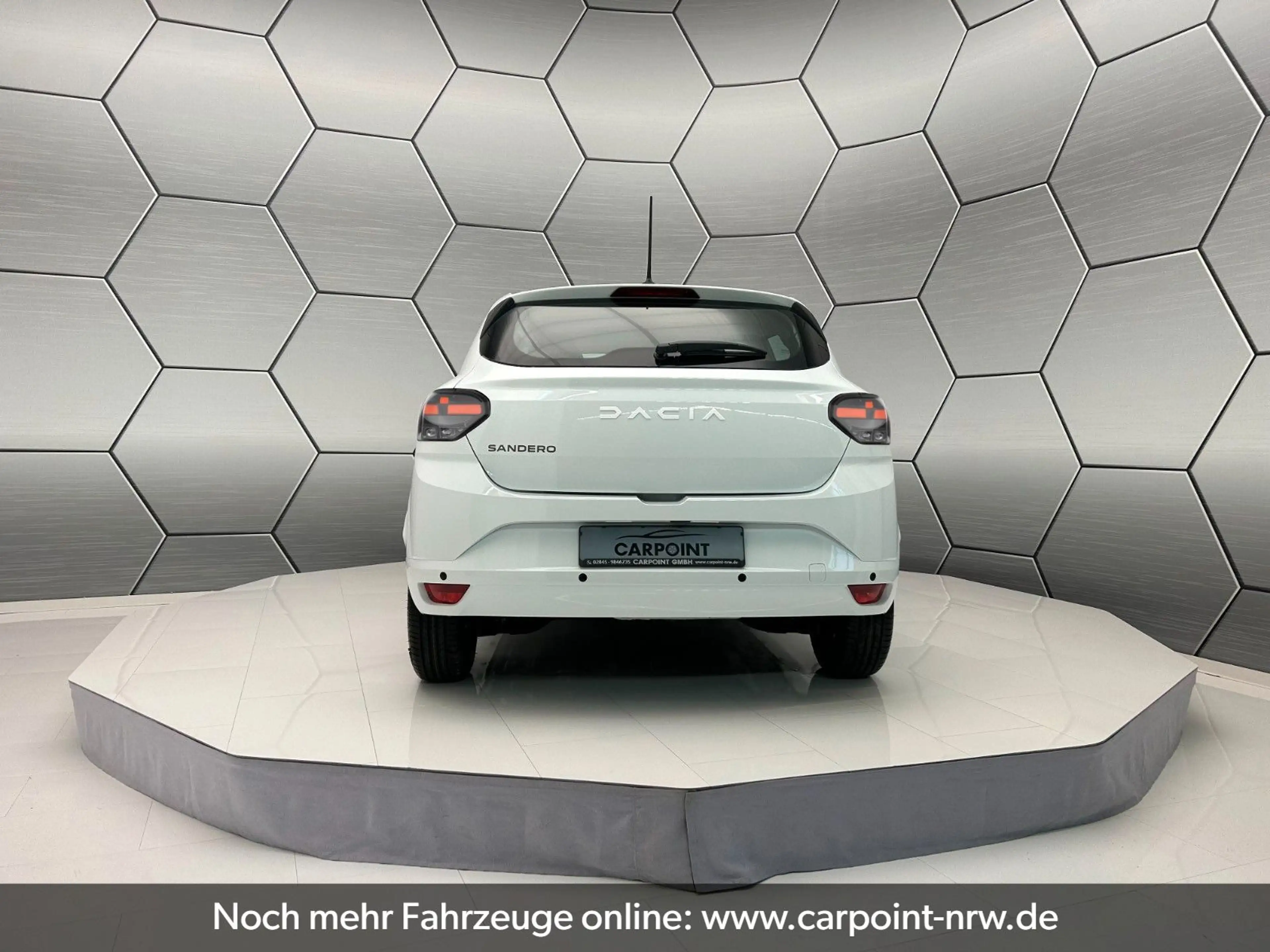 Dacia Sandero SCe 65 Essential — photo 4