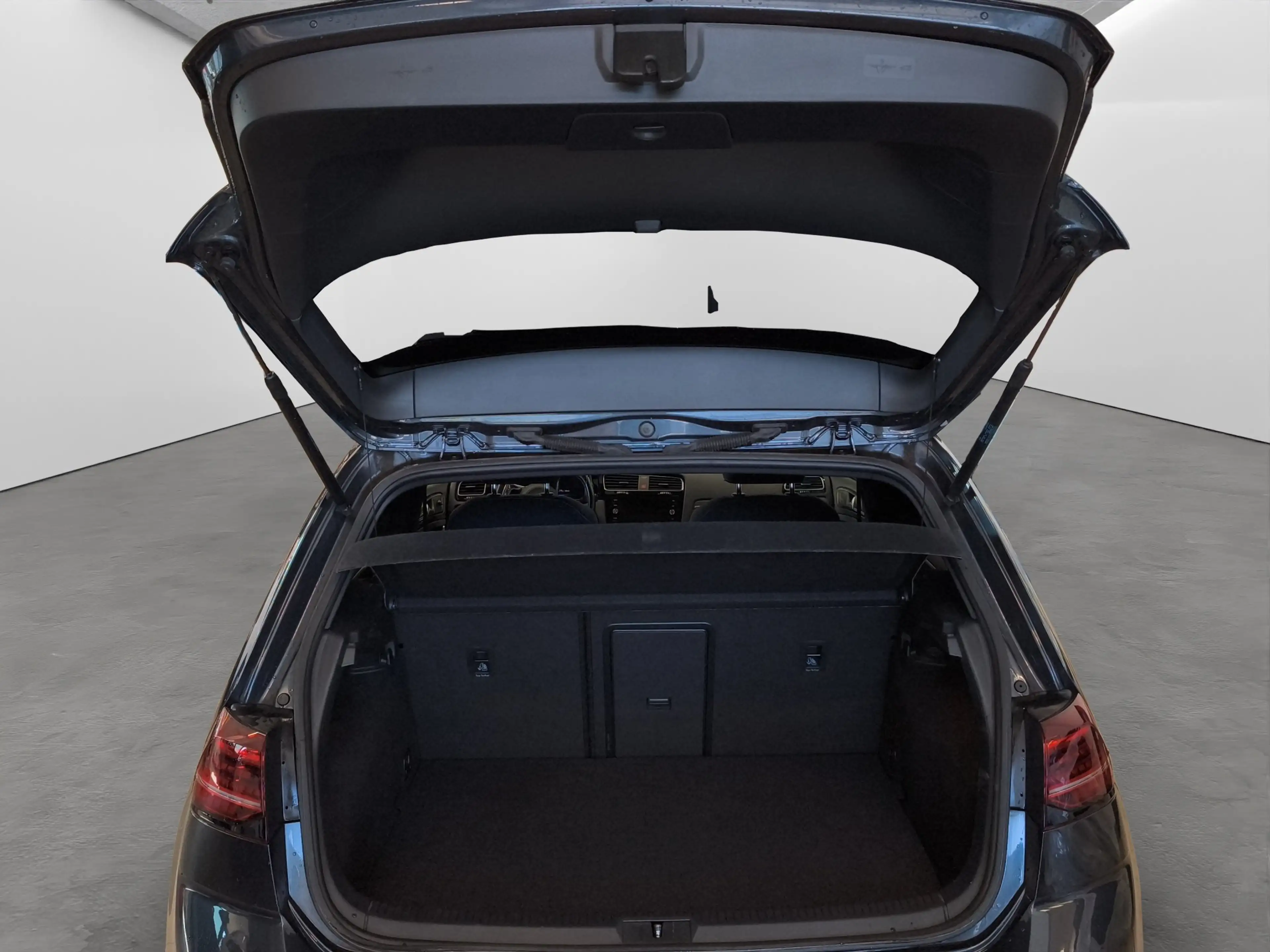 Volkswagen Golf GTE 1.4 TSI DSG — photo 8