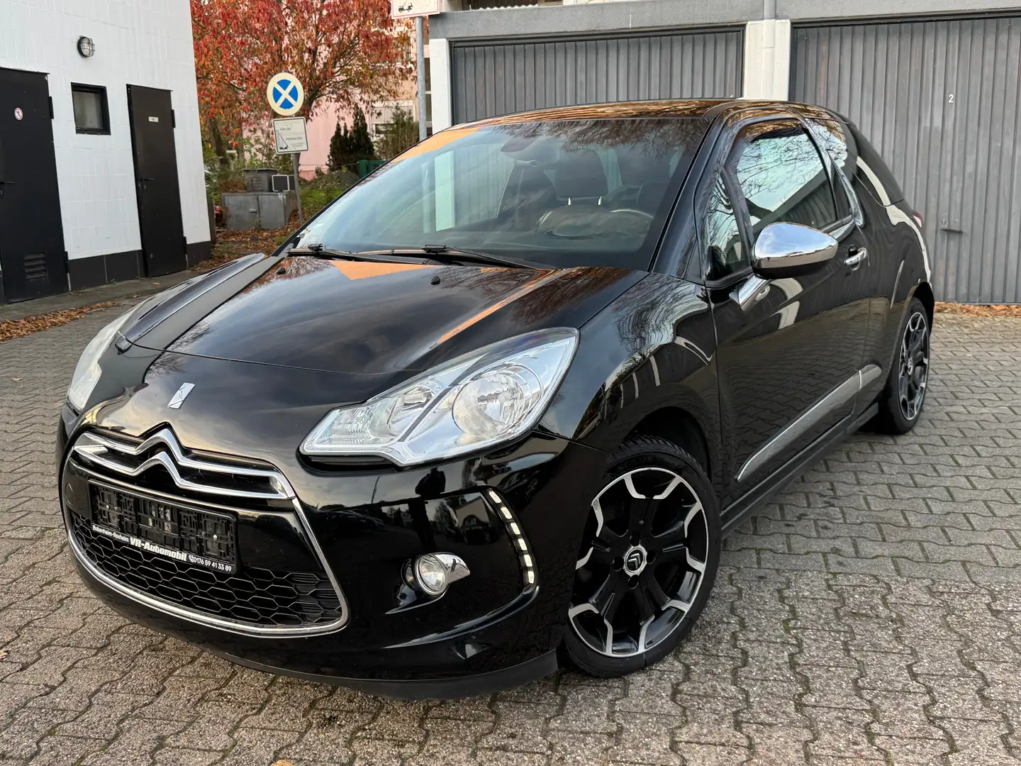 Citroen DS3 DS3 e-HDi 90 FAP SoChic Schwarz - 1