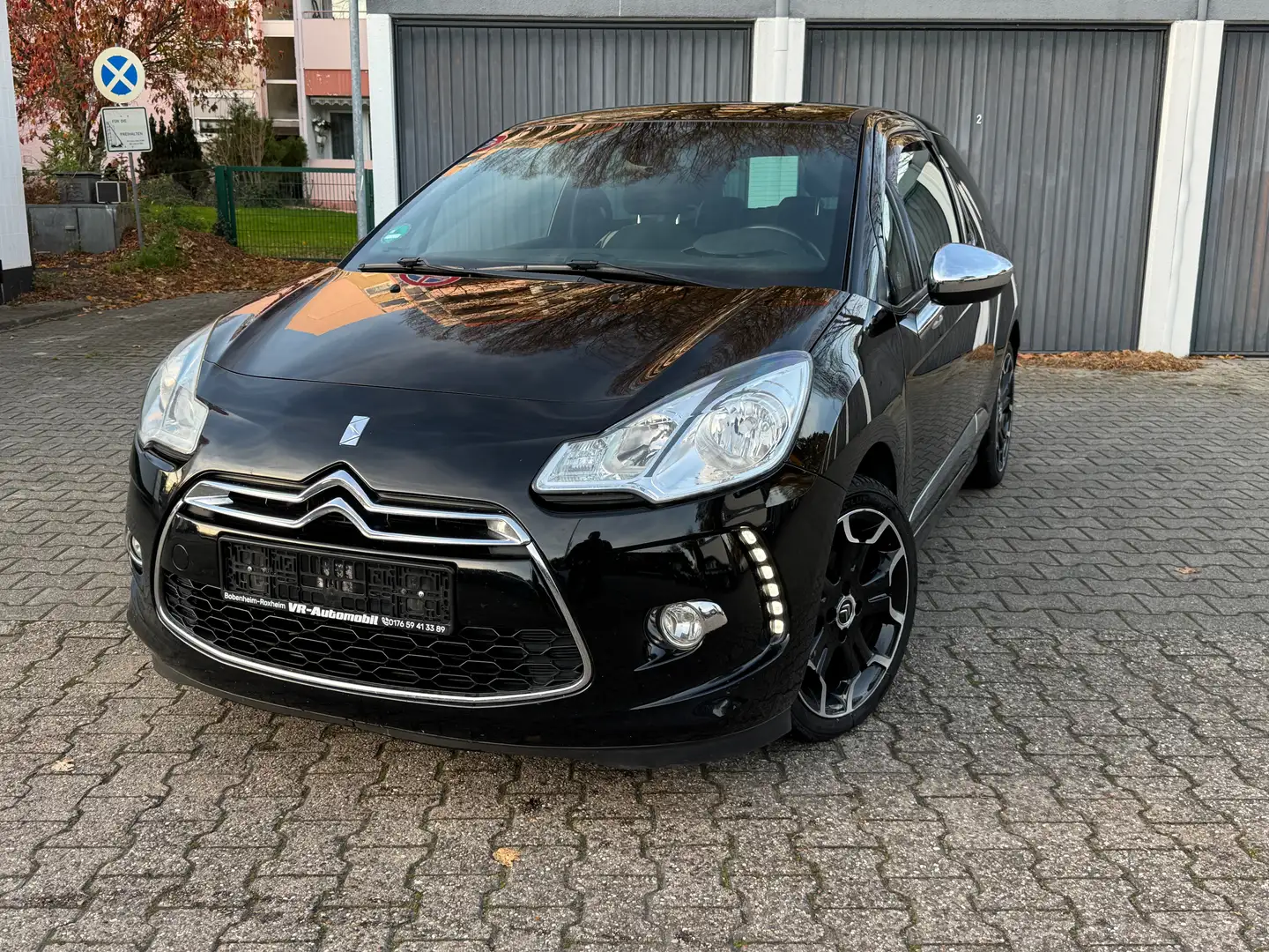 Citroen DS3 DS3 e-HDi 90 FAP SoChic Schwarz - 2