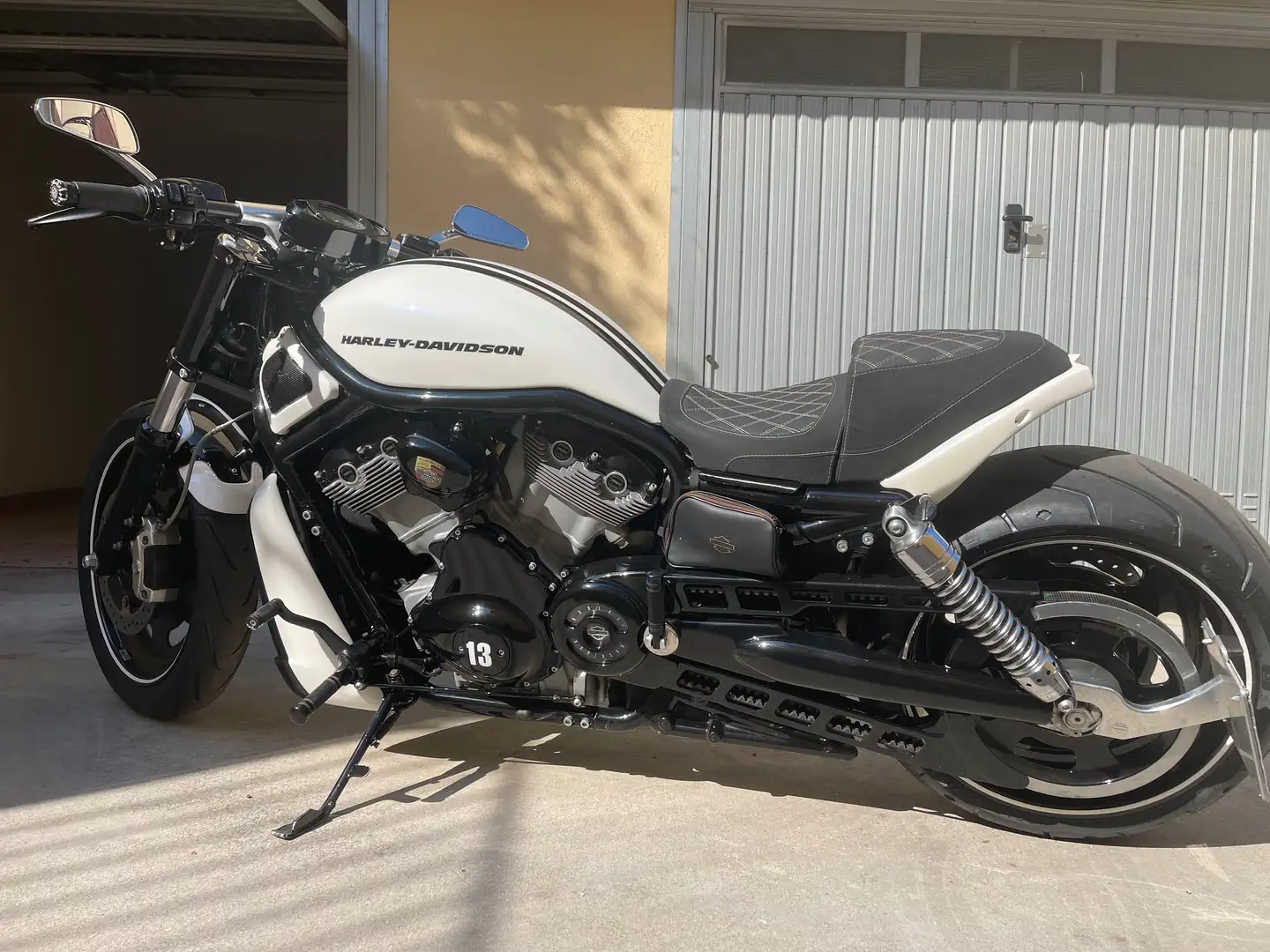 Harley-Davidson VRSC V-Rod screamin eagle Custom Bianco - 2