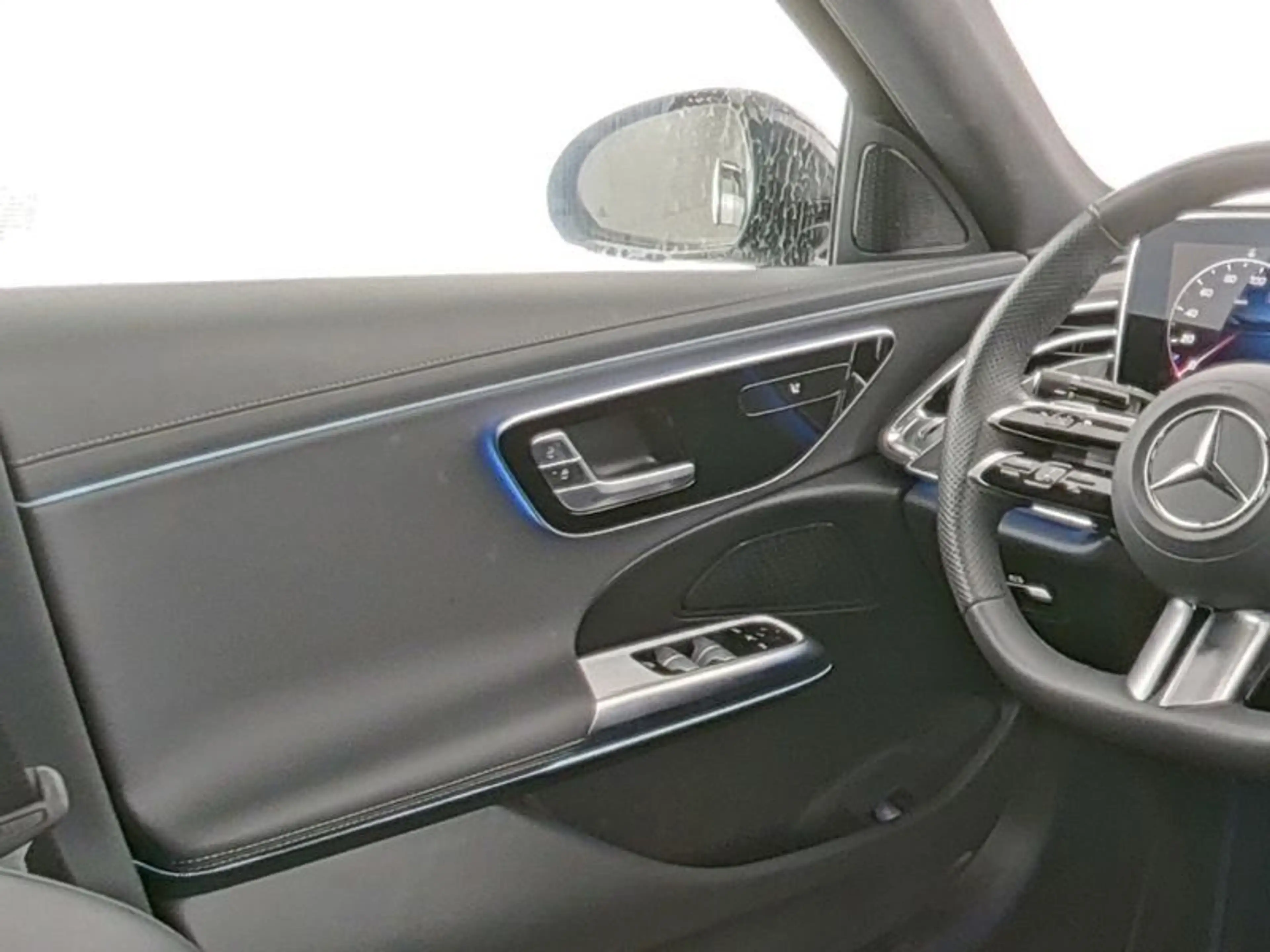 Mercedes-Benz E 220 d AMG Night-Paket Panorama DIS Kamera Totw — photo 9