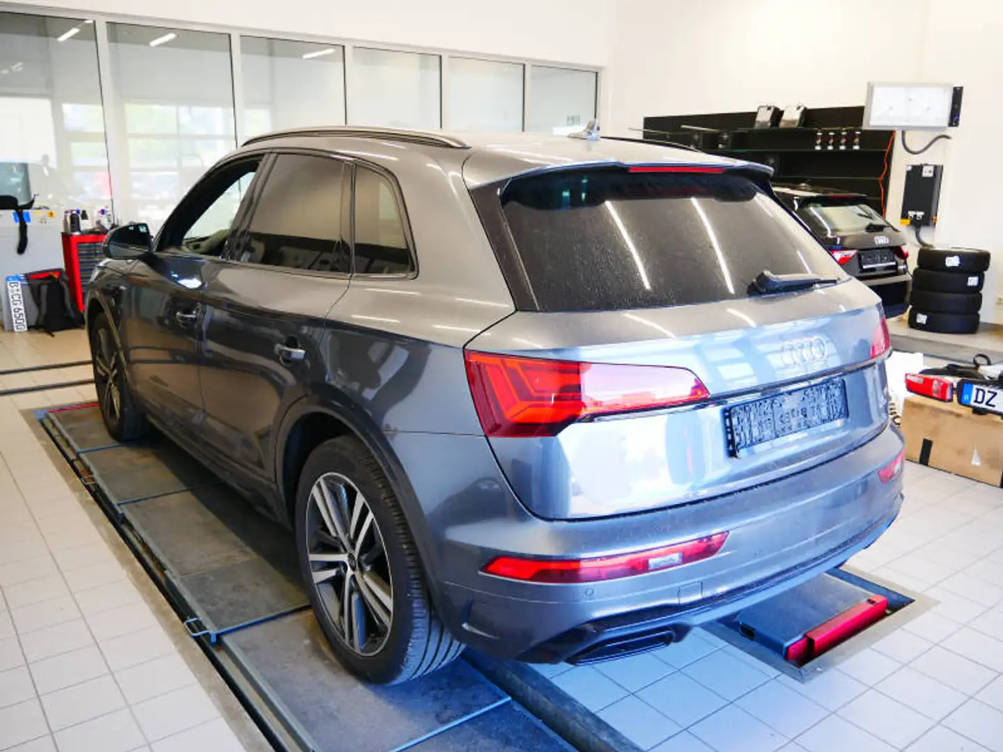 Audi Q5 40 TDI qu S line MATRIX AIR TOUR AHK 20" Gris - 2