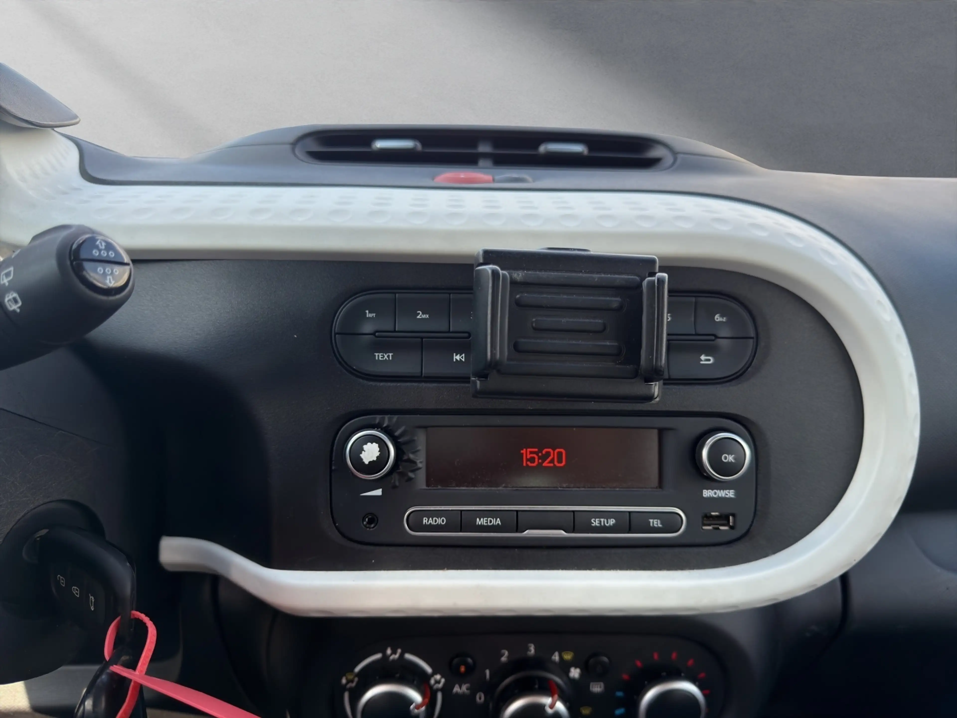 Renault Twingo Life 8xRäder*Bluetooth*Klima*R&GO* — photo 15