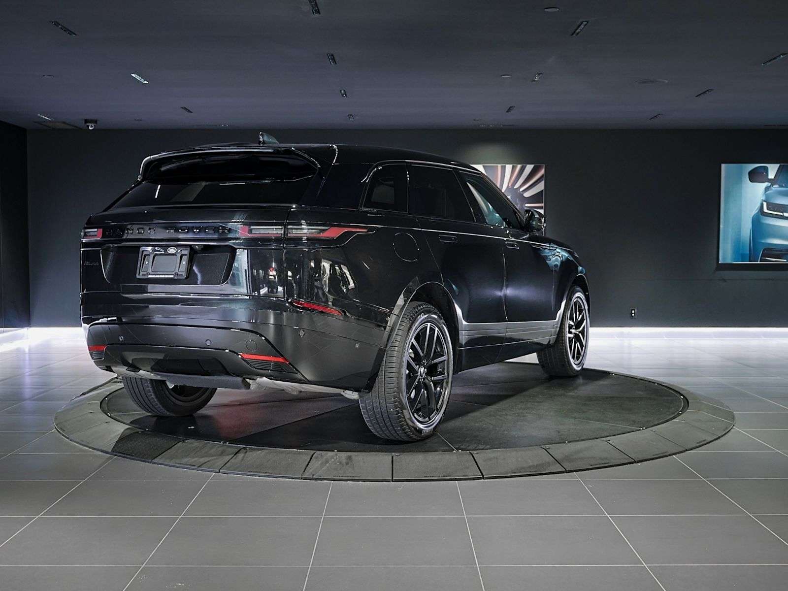 2026 Land Rover Range Rover Velar Dynamic SE | Sunroof | Navigation | Bluetooth | He — снимка 1
