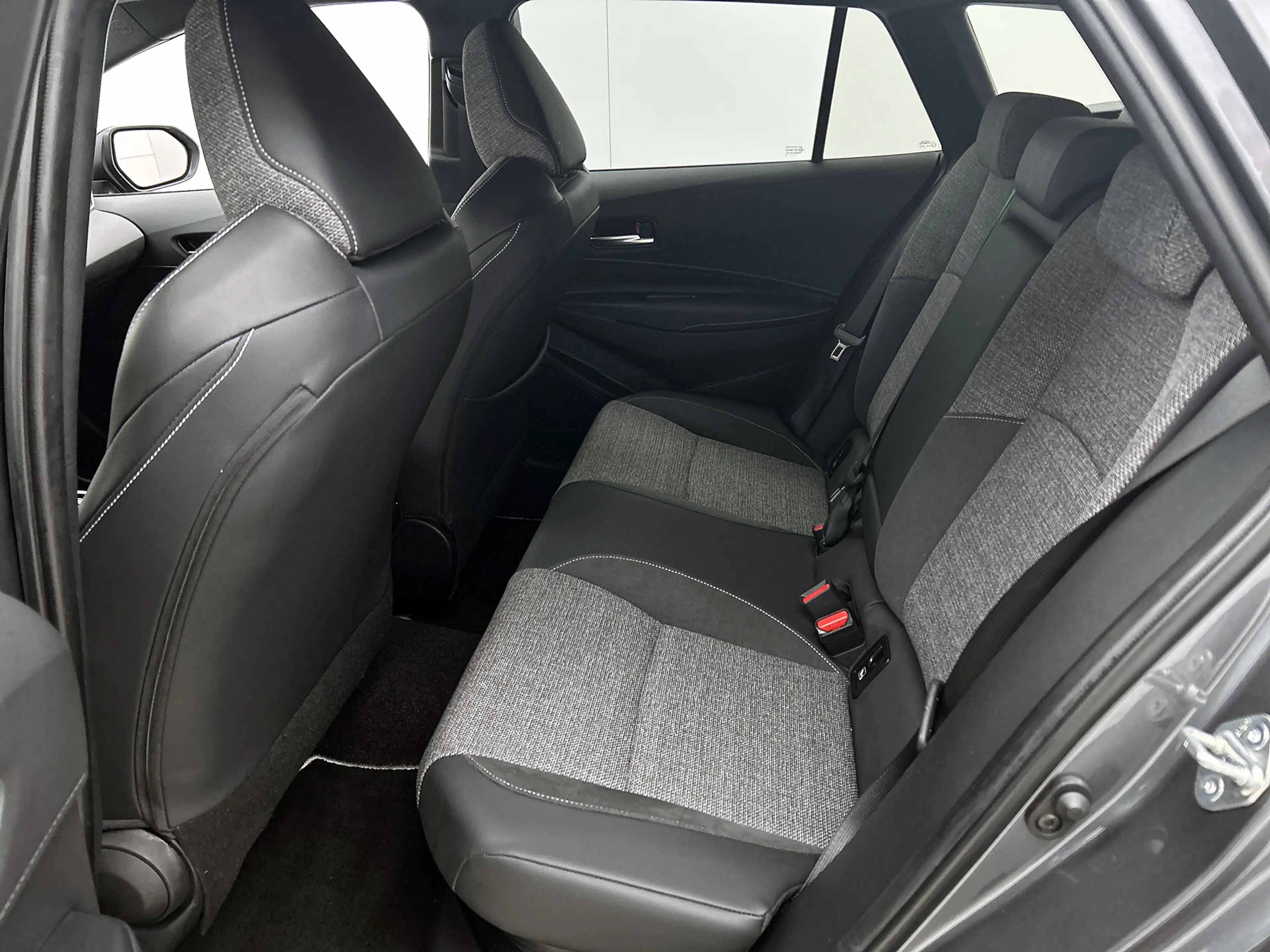 Toyota Corolla Touring Sports Hybrid 140 Dynamic | BTW voertuig | — photo 16
