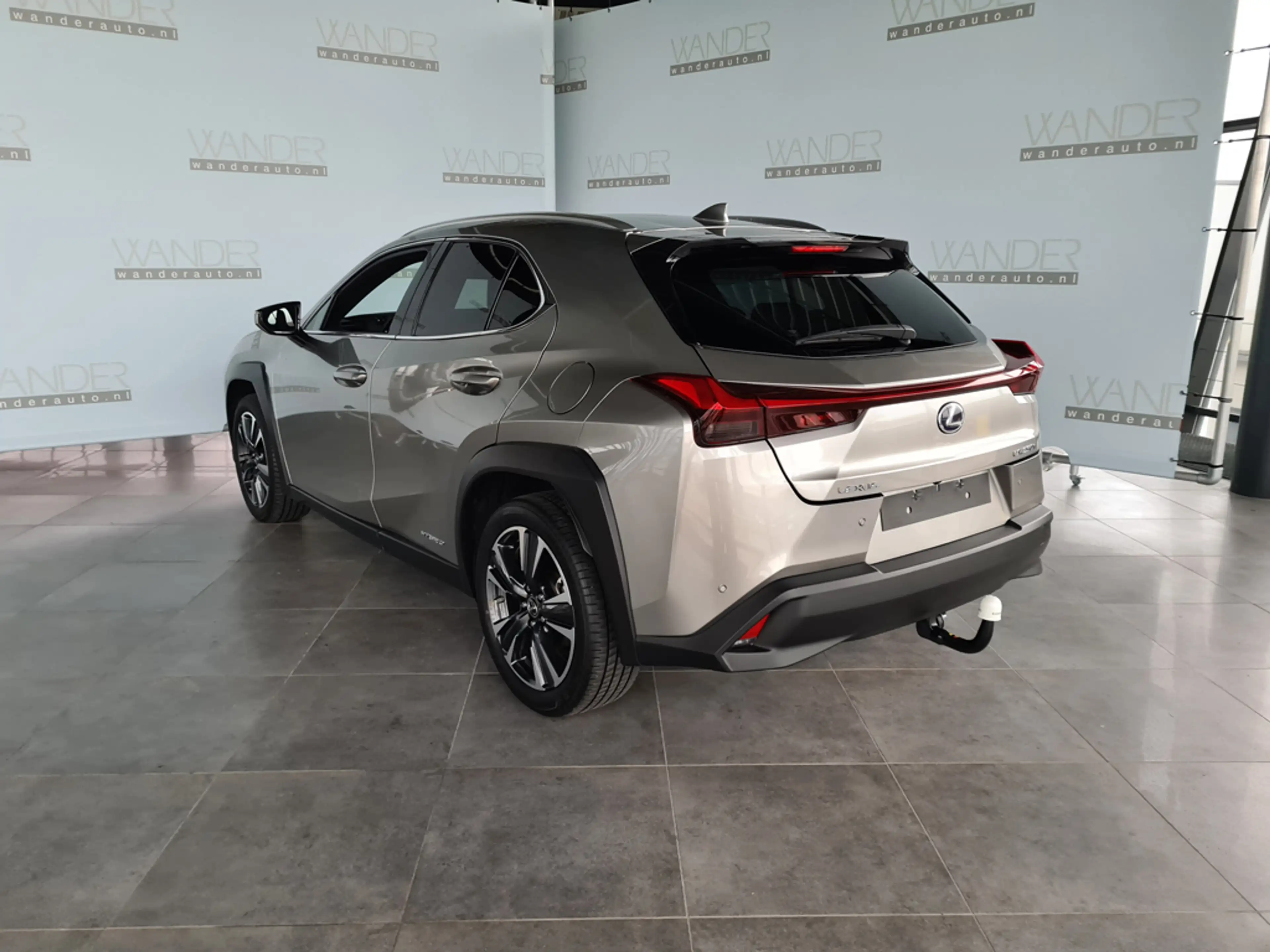 Lexus UX 250h 2.0 Style Edition /Stoel- & stuurverwarming/Camera — photo 9