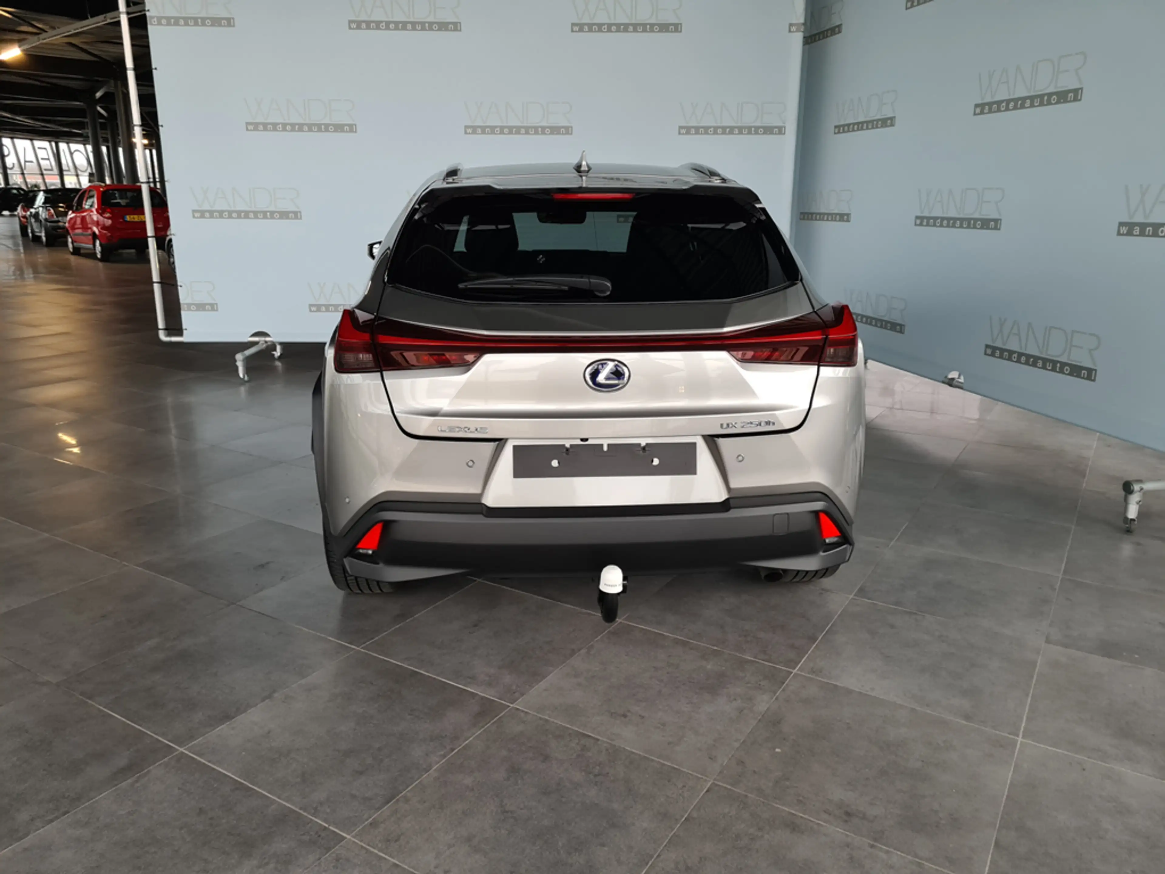 Lexus UX 250h 2.0 Style Edition /Stoel- & stuurverwarming/Camera — photo 8