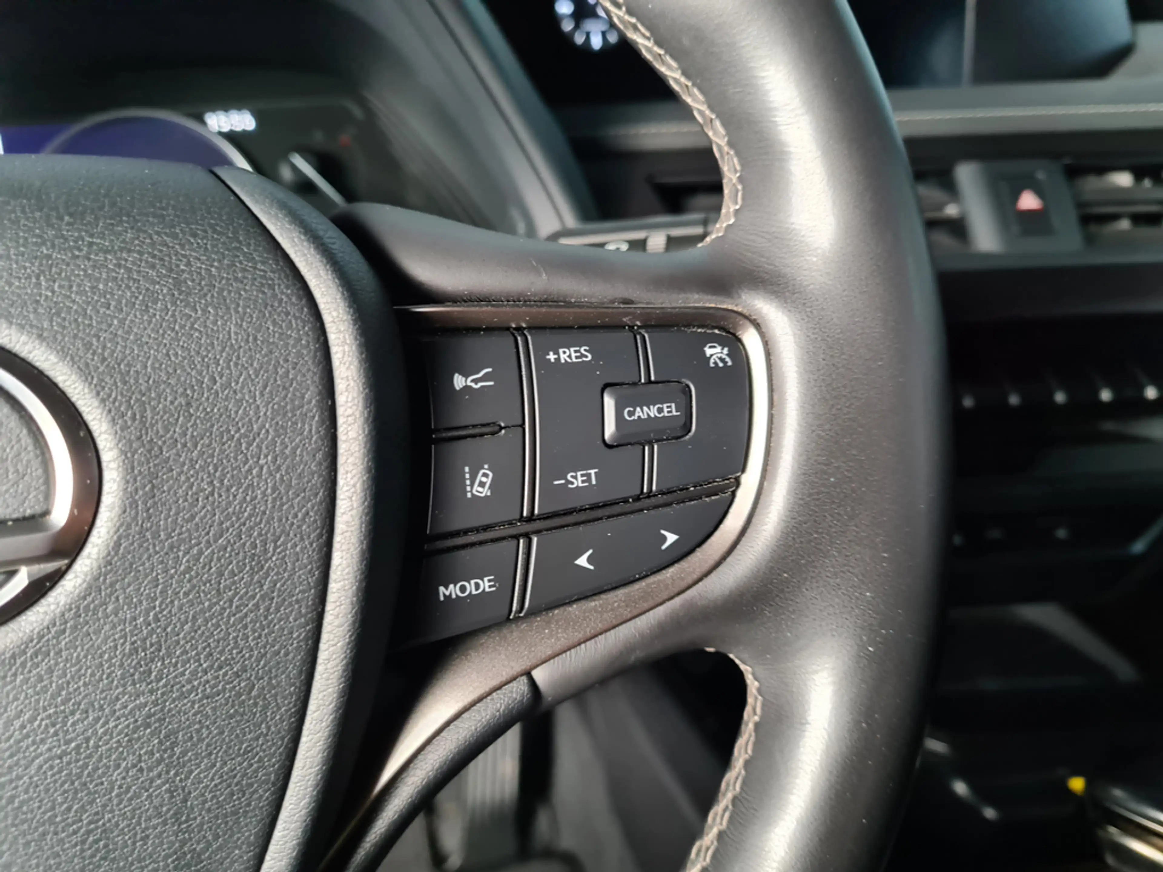 Lexus UX 250h 2.0 Style Edition /Stoel- & stuurverwarming/Camera — photo 15
