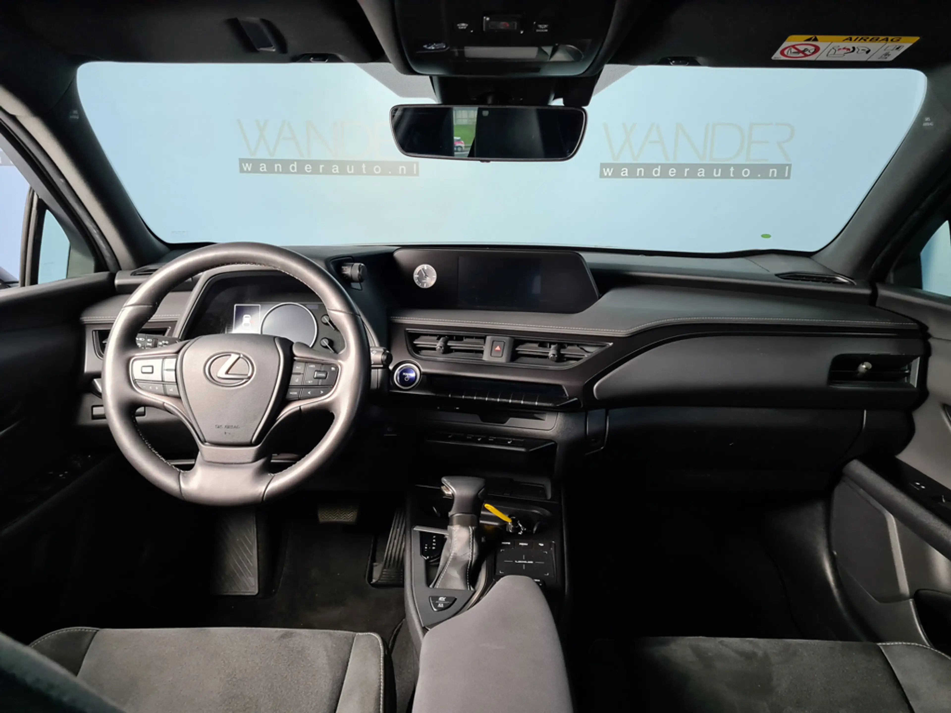 Lexus UX 250h 2.0 Style Edition /Stoel- & stuurverwarming/Camera — photo 13
