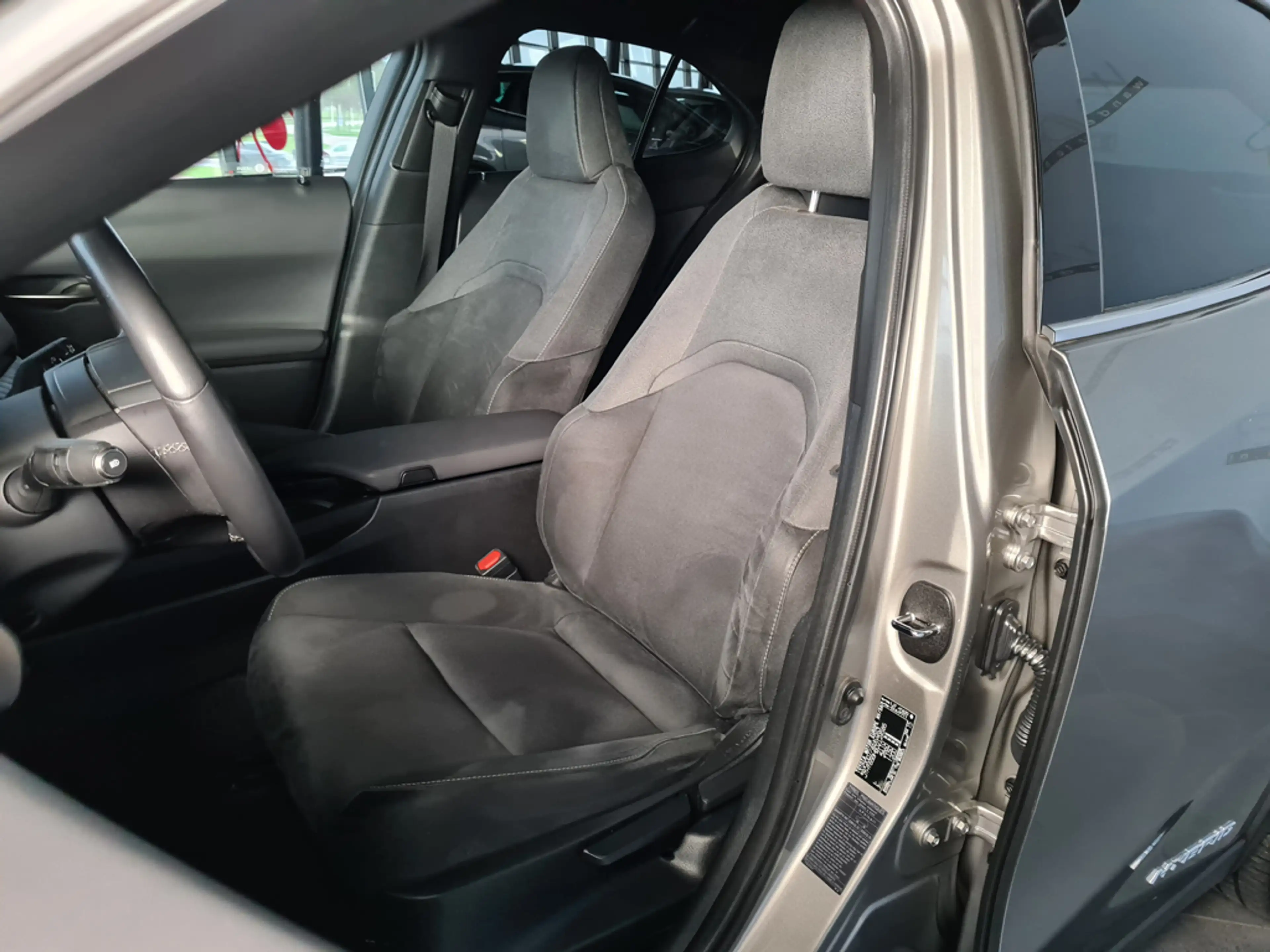 Lexus UX 250h 2.0 Style Edition /Stoel- & stuurverwarming/Camera — photo 4