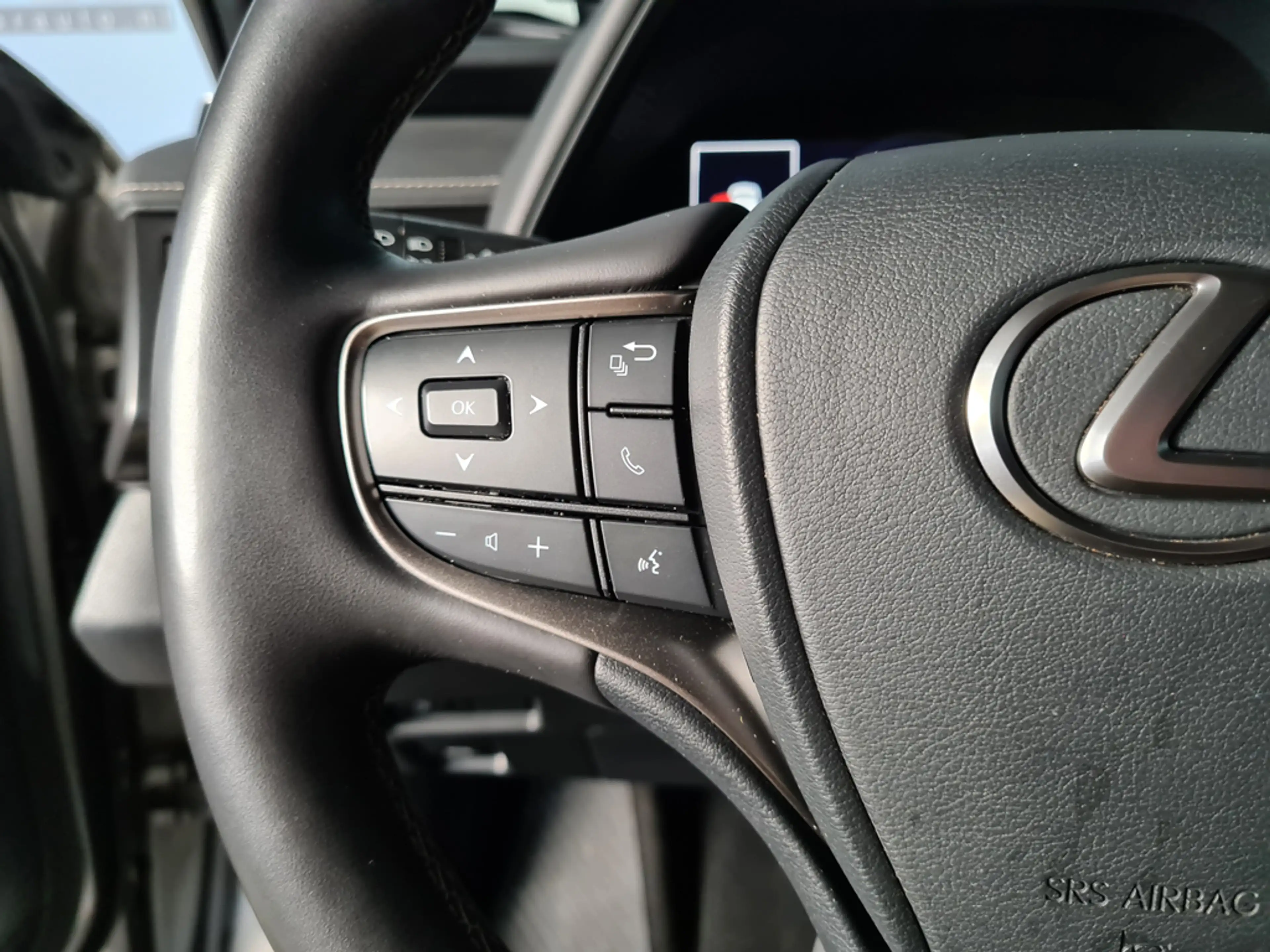 Lexus UX 250h 2.0 Style Edition /Stoel- & stuurverwarming/Camera — photo 14